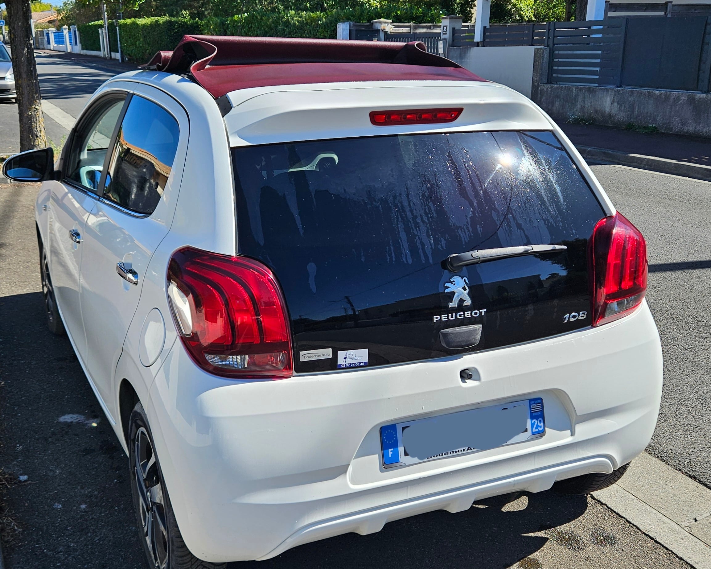 Peugeot 108 Cabriolet 1.2thp avec Climatisation