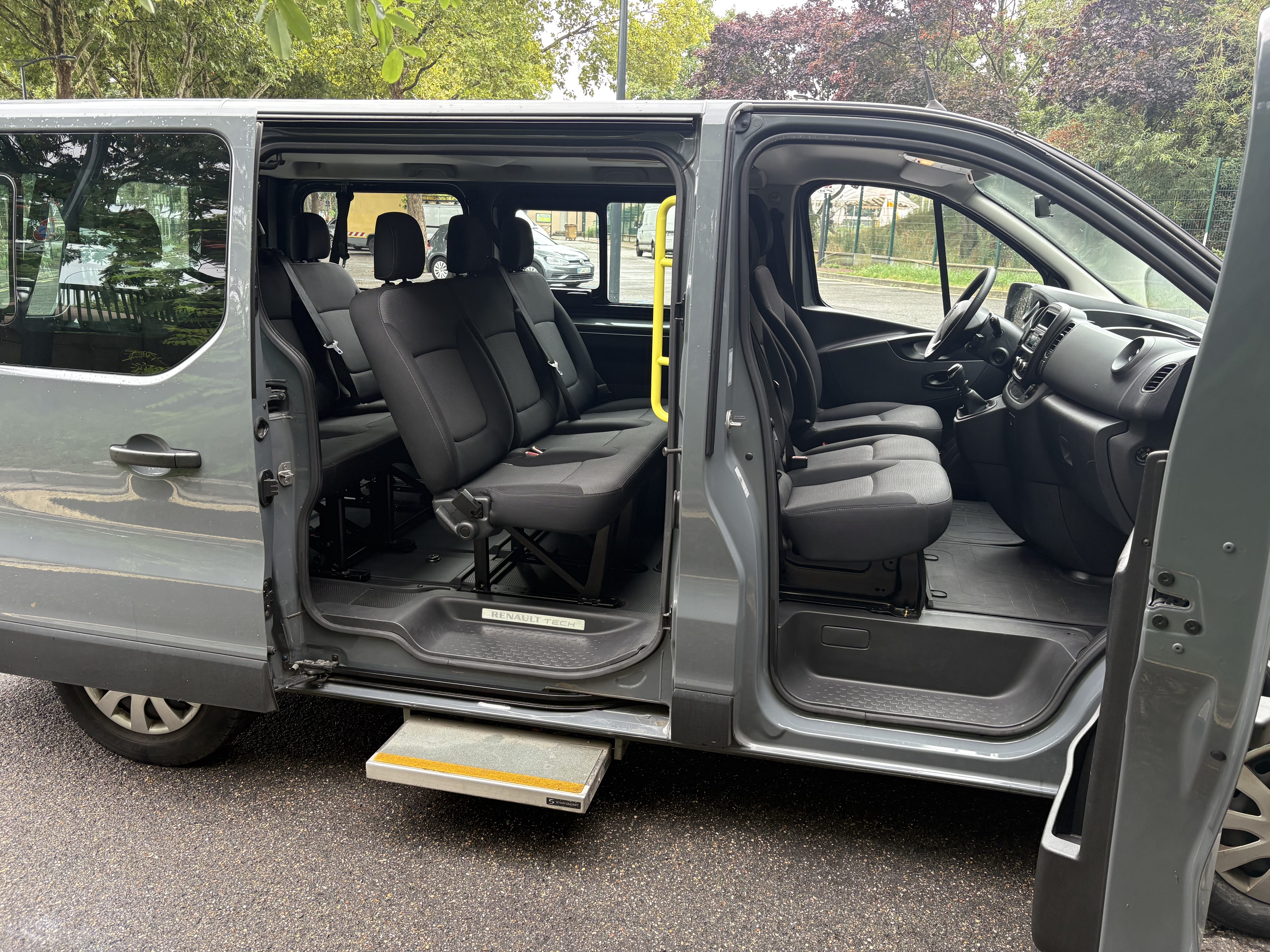 Renault Trafic Passenger 2.0 Dci avec Accessible fauteuil roulant