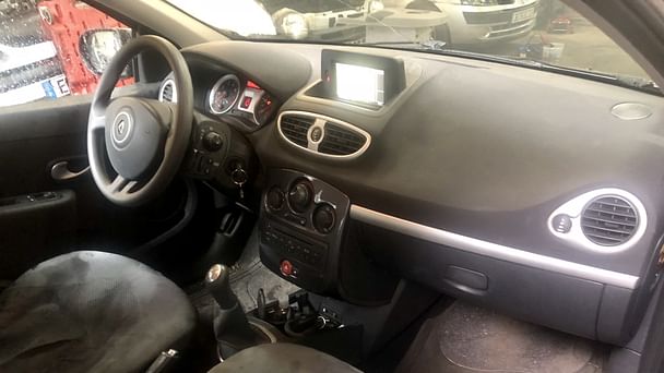 Renault Clio Louez la Renault Clio Essence – Sécurité, Confort et Économie !