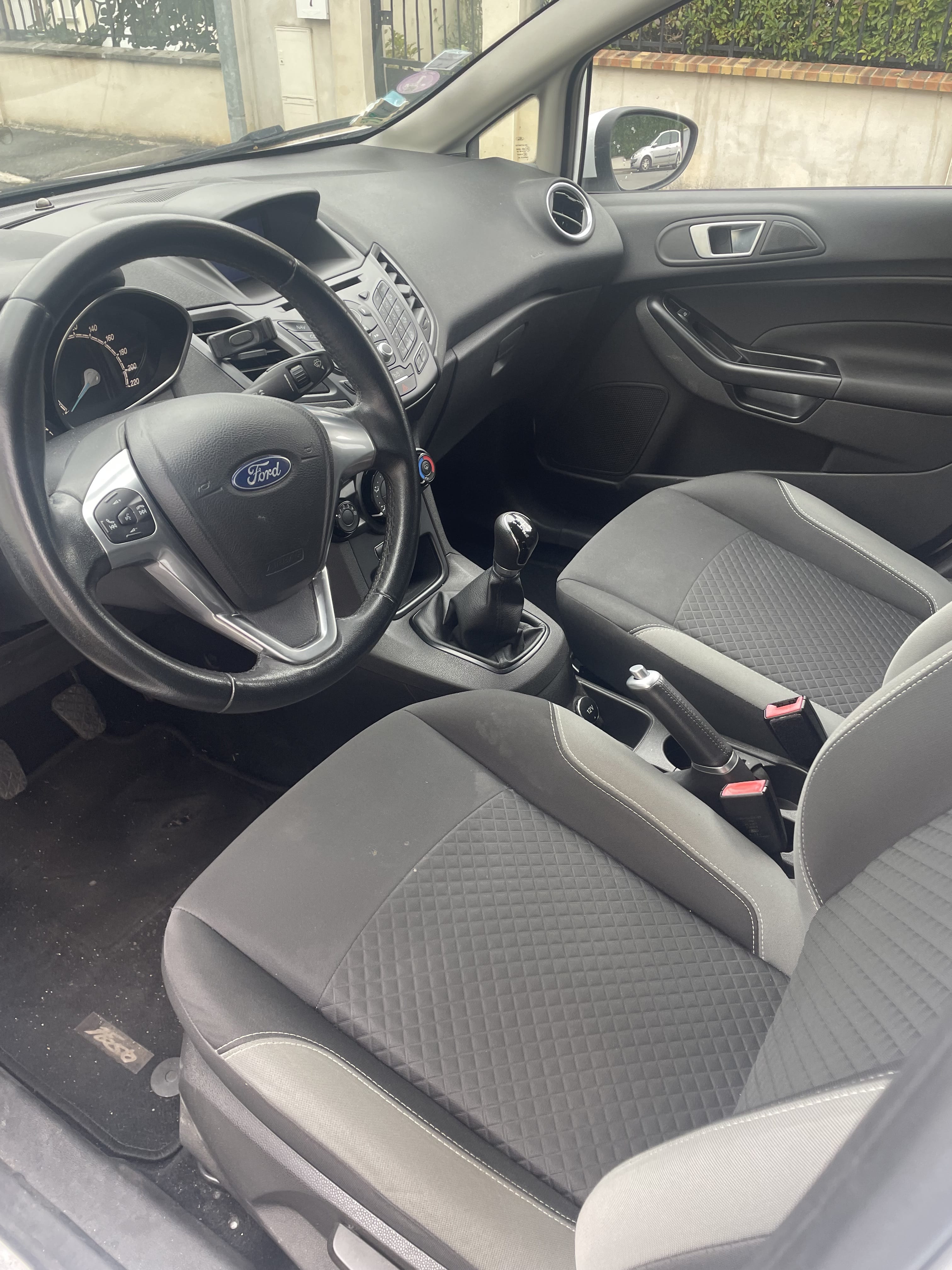 Ford Fiesta avec GPS