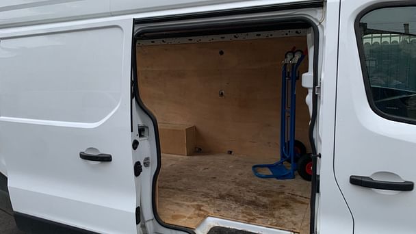 Renault Trafic 125cv 9 m3 - Clim - GPS - Bluetooth - Caméra - Radars - Diable avec Audio Bluetooth