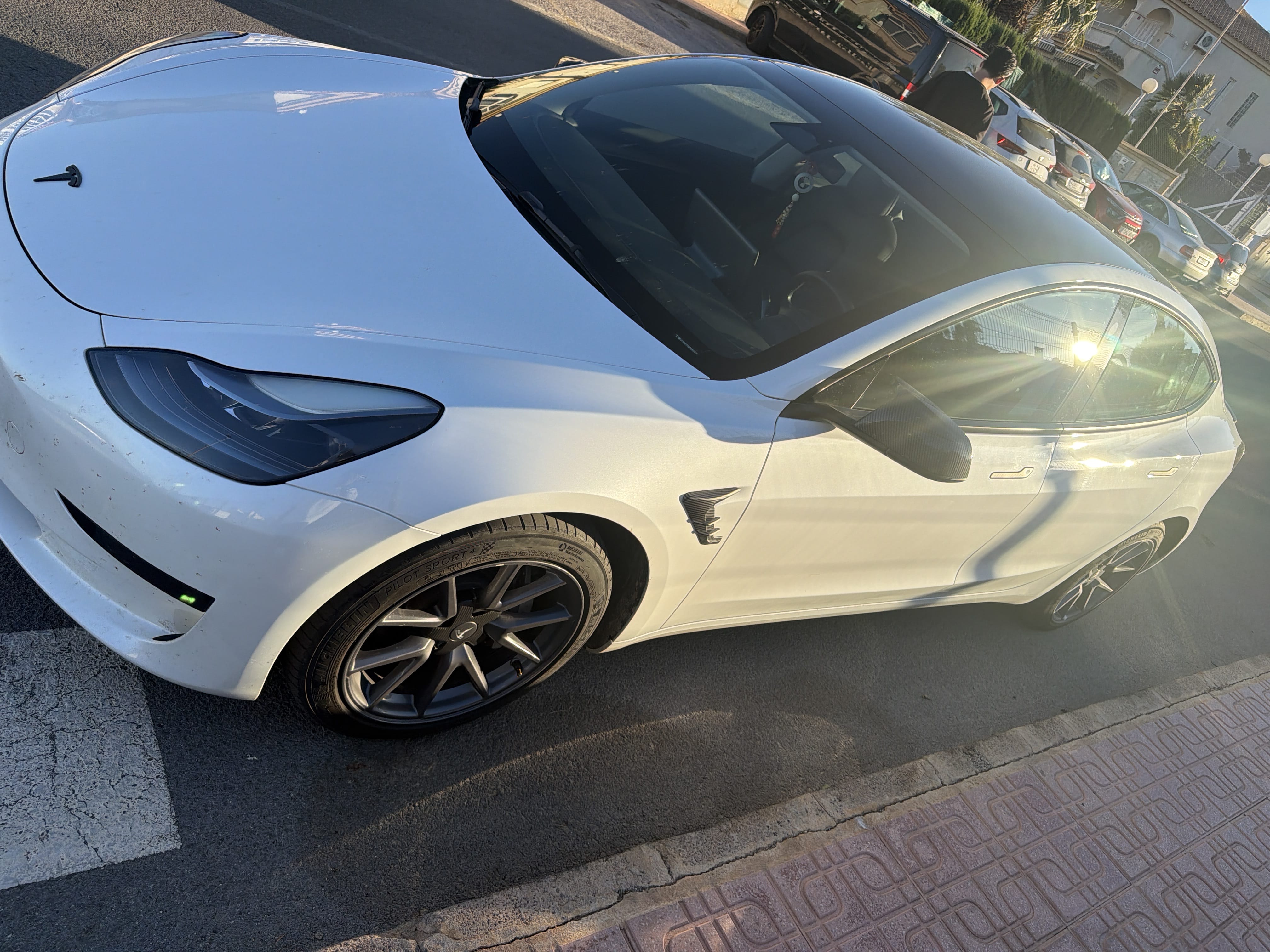 Tesla Model 3 con Audio Bluetooth