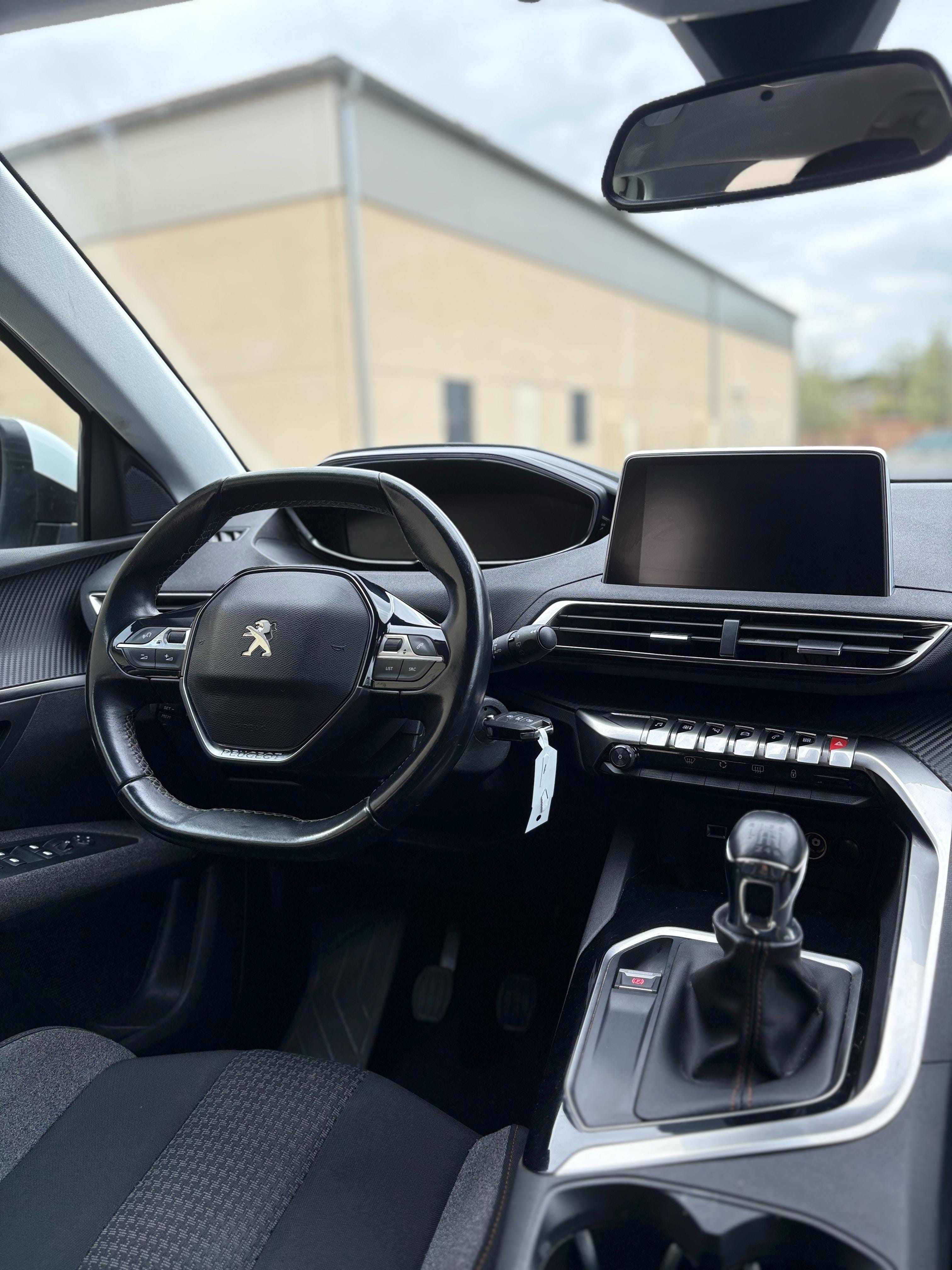 Peugeot 5008 avec Apple CarPlay