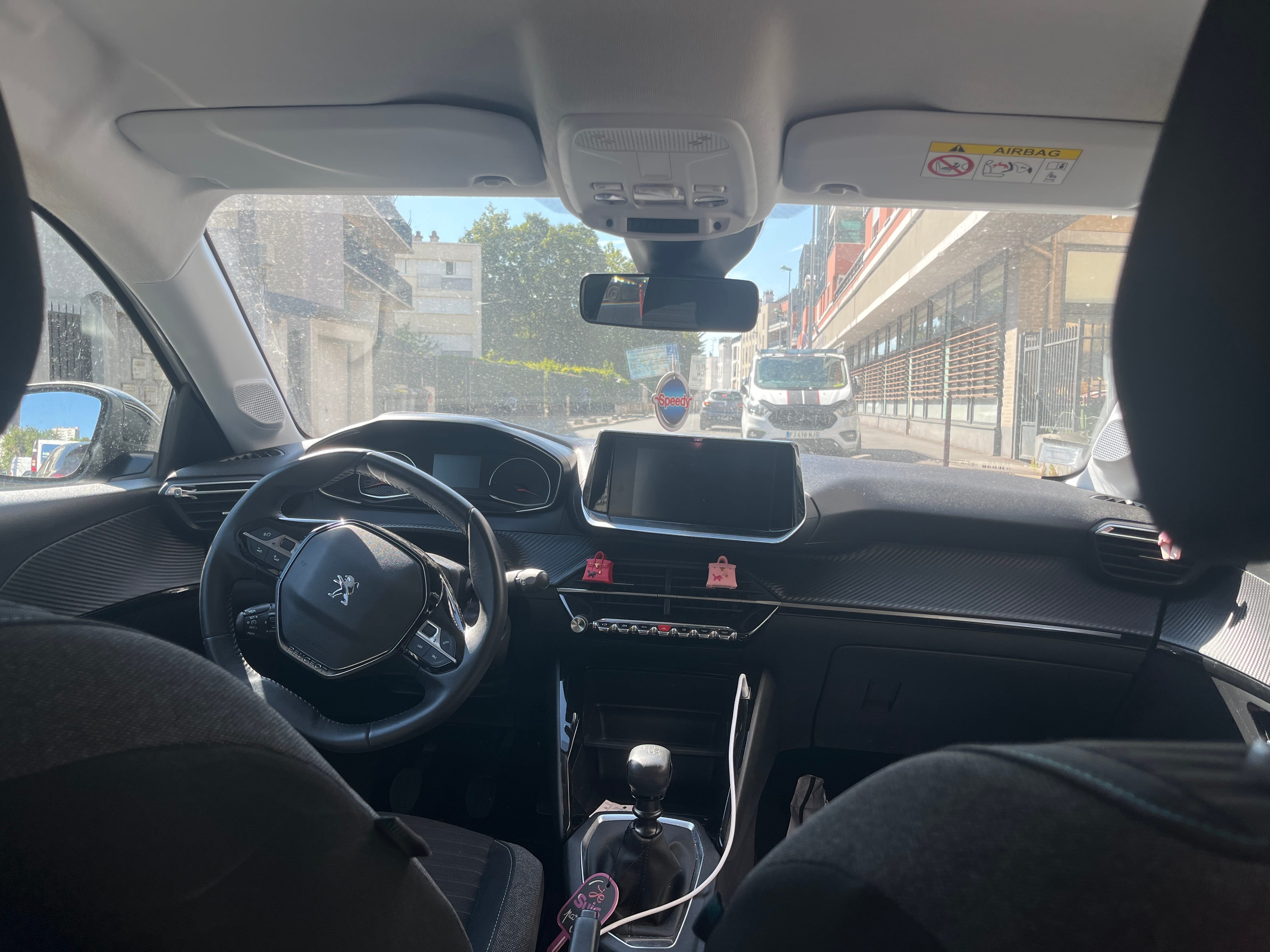 Peugeot 208 avec GPS