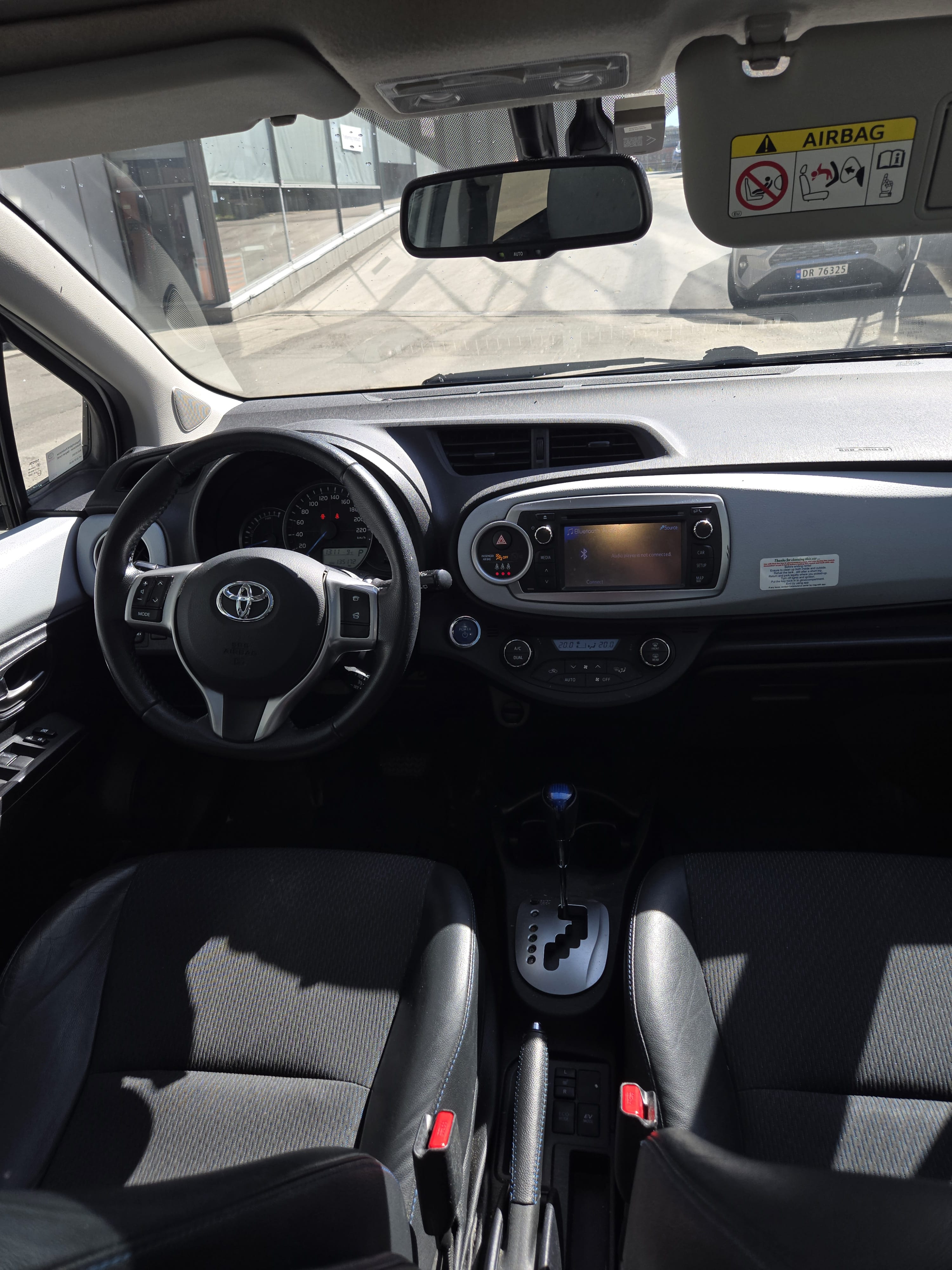 Toyota Yaris Hybrid 1,5 Bensin/Hybrid, Automat med Bluetooth audio