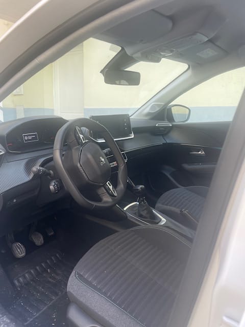 Peugeot 208 avec GPS