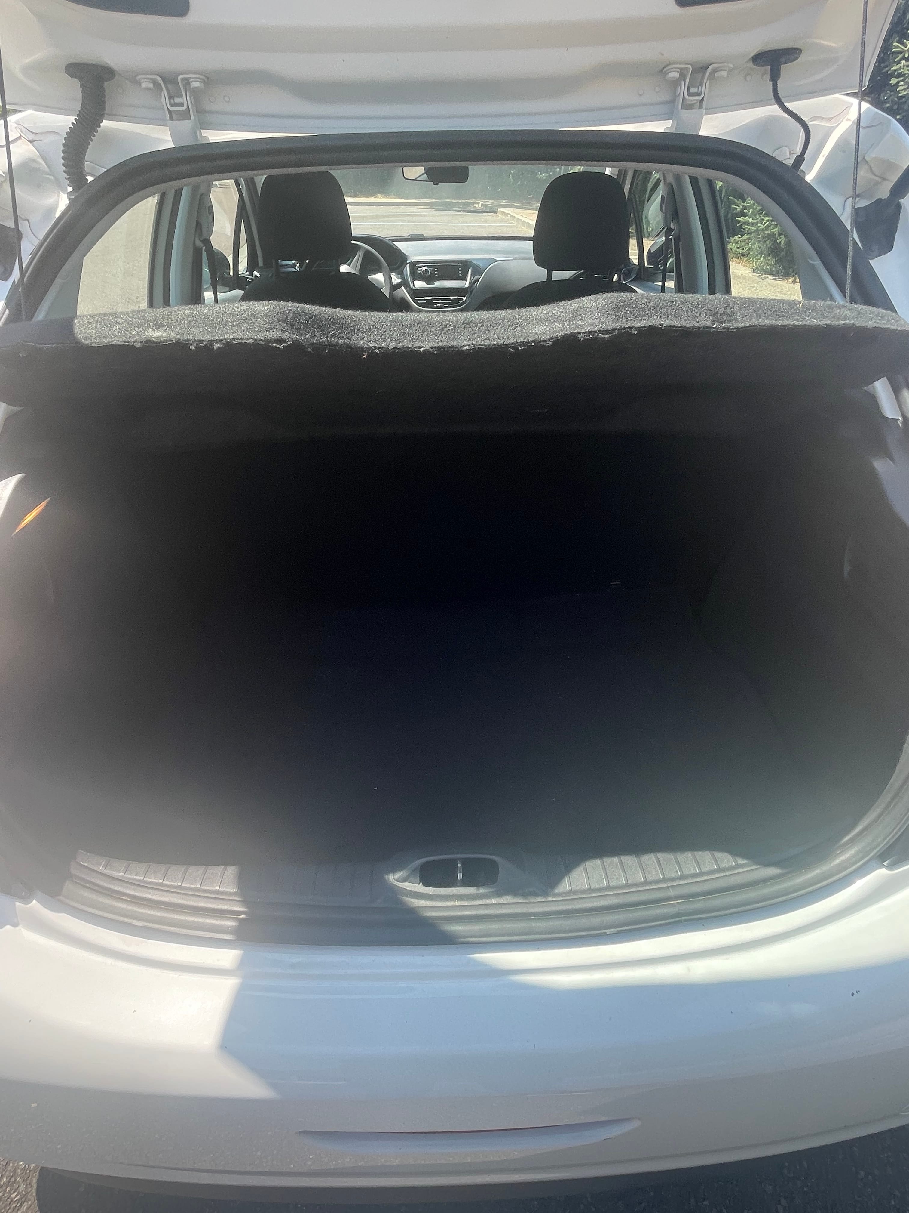 Peugeot 208 avec Autoradio