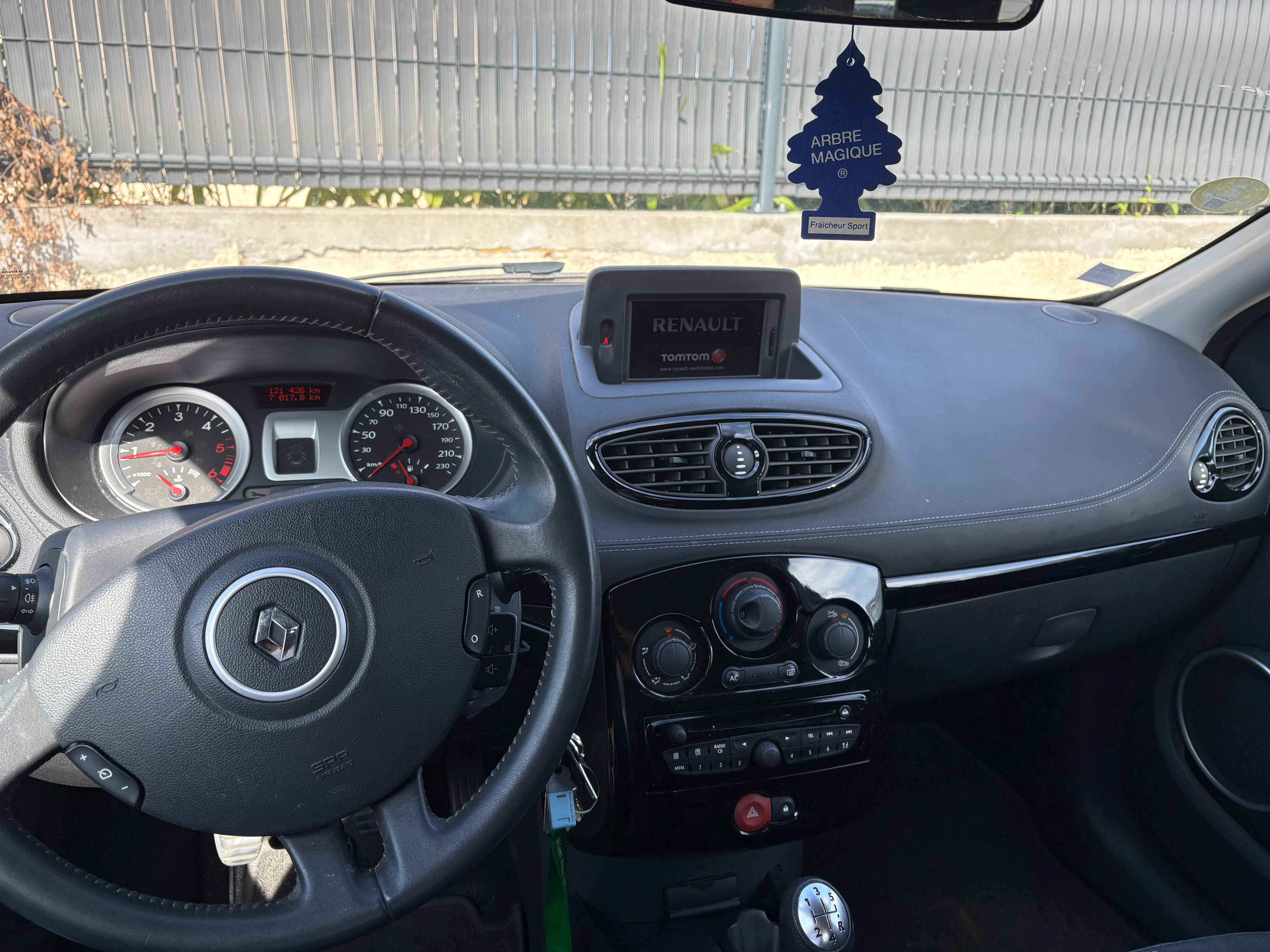 Renault Clio avec Siège bébé