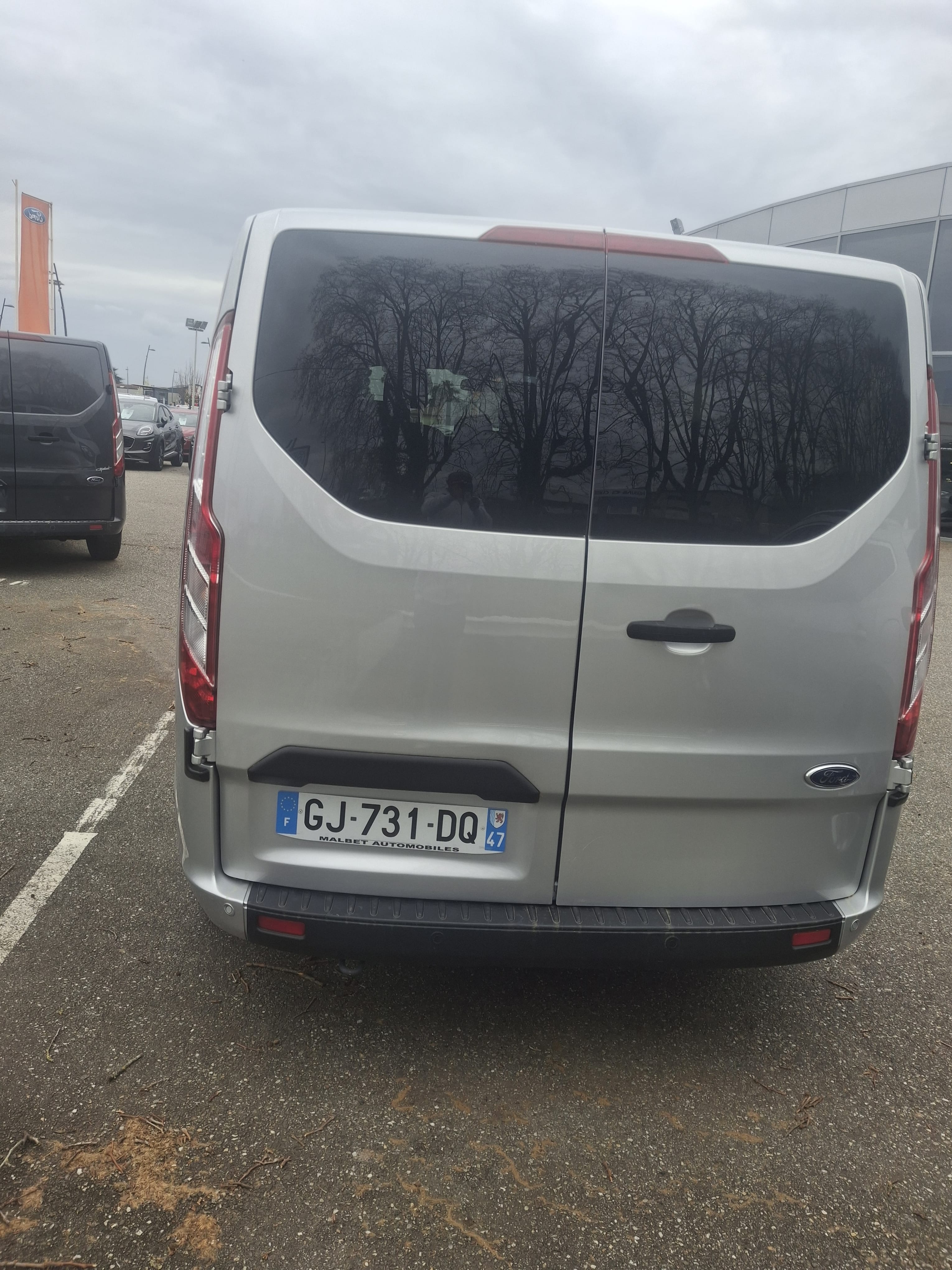 Ford Transit 150 avec Climatisation