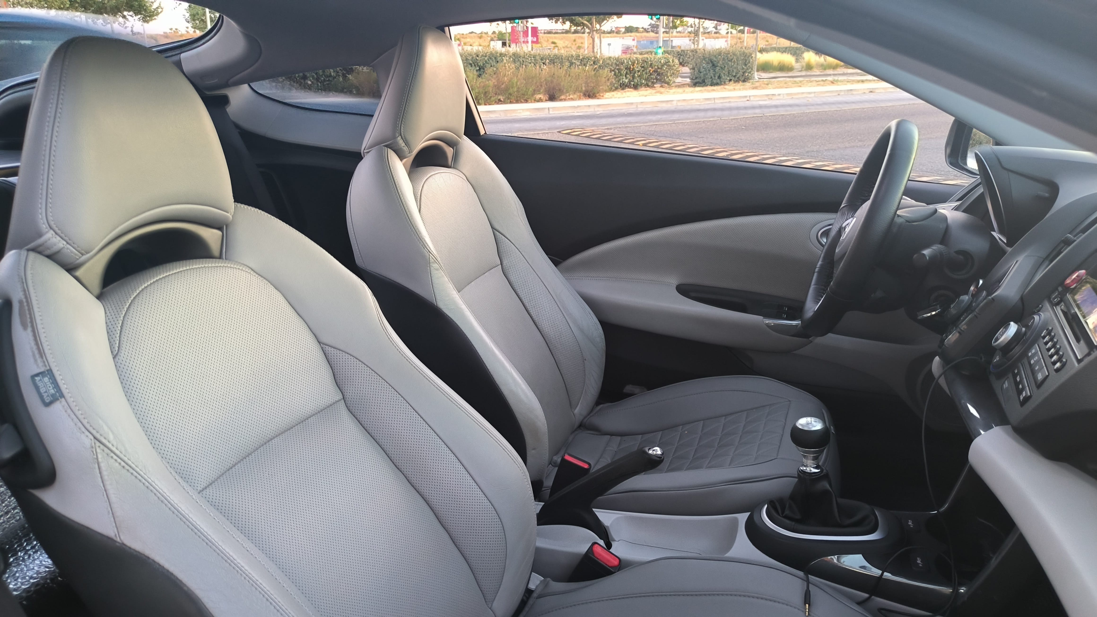 Honda CRZ Hybrid GT Plus with Audio / iPod input