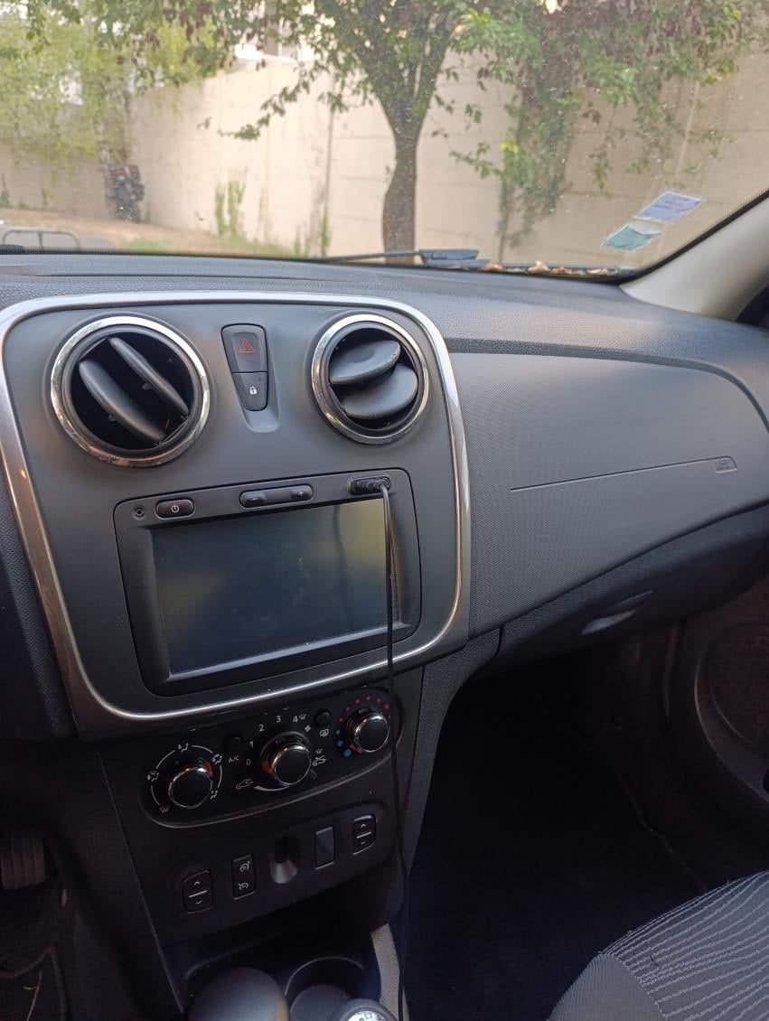 Dacia Sandero avec Autoradio