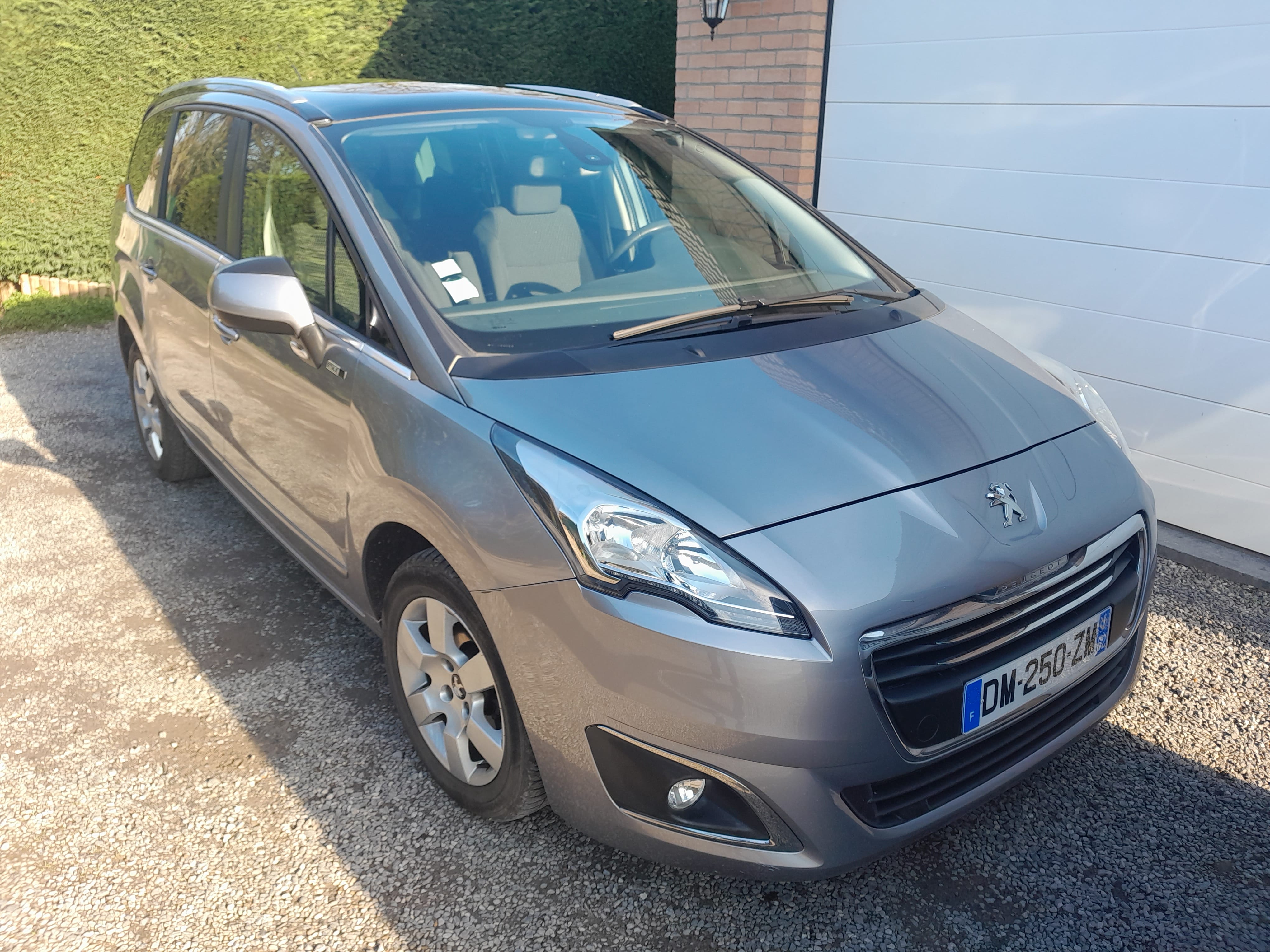 Peugeot 5008 Style 1.6 HDI avec Climatisation