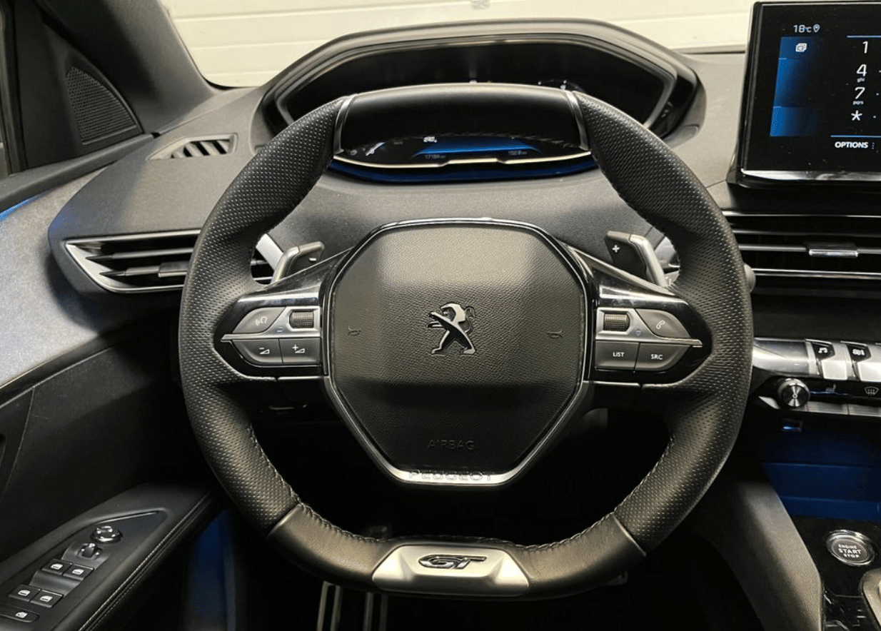 Peugeot 5008 avec GPS