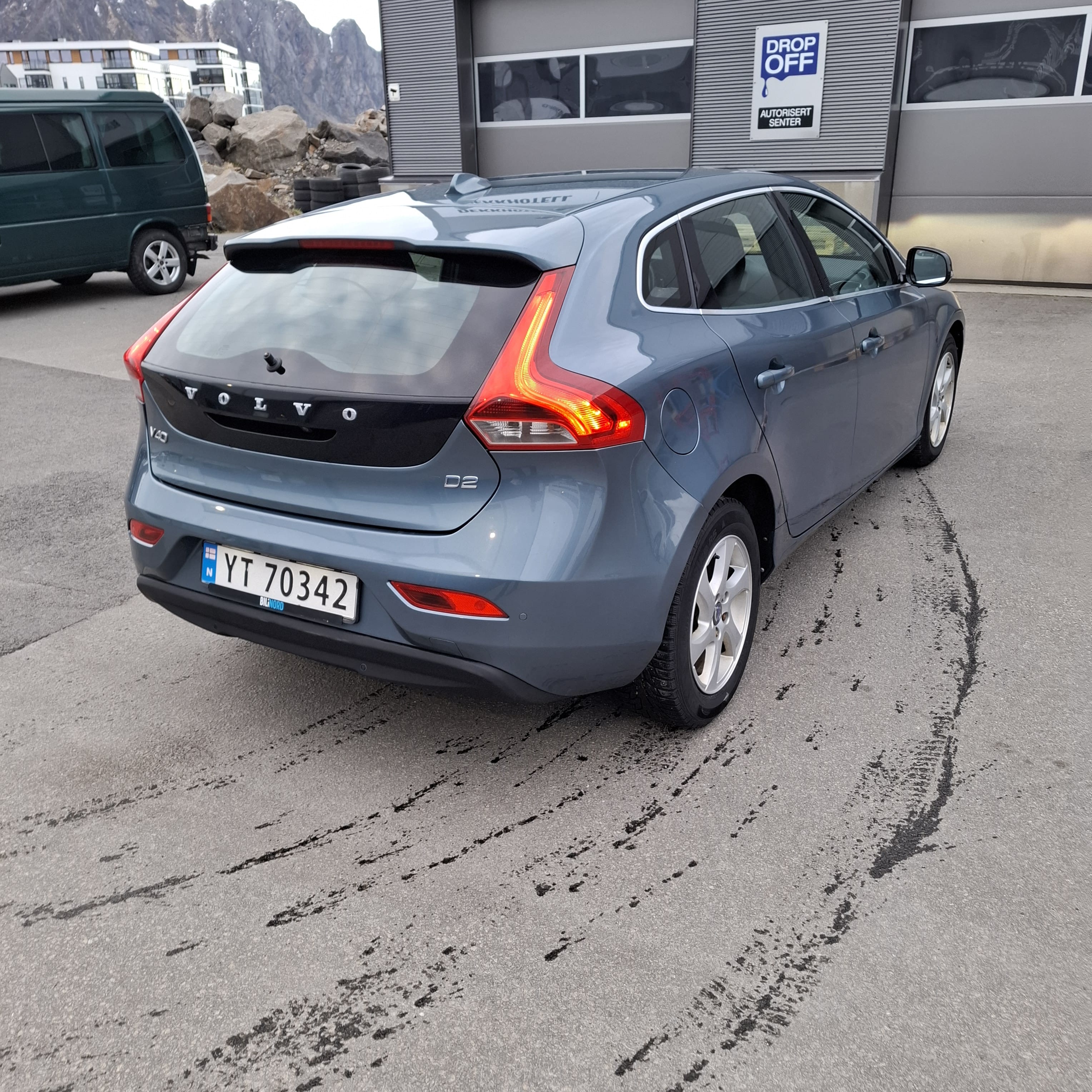 Volvo V40 with Backup camera