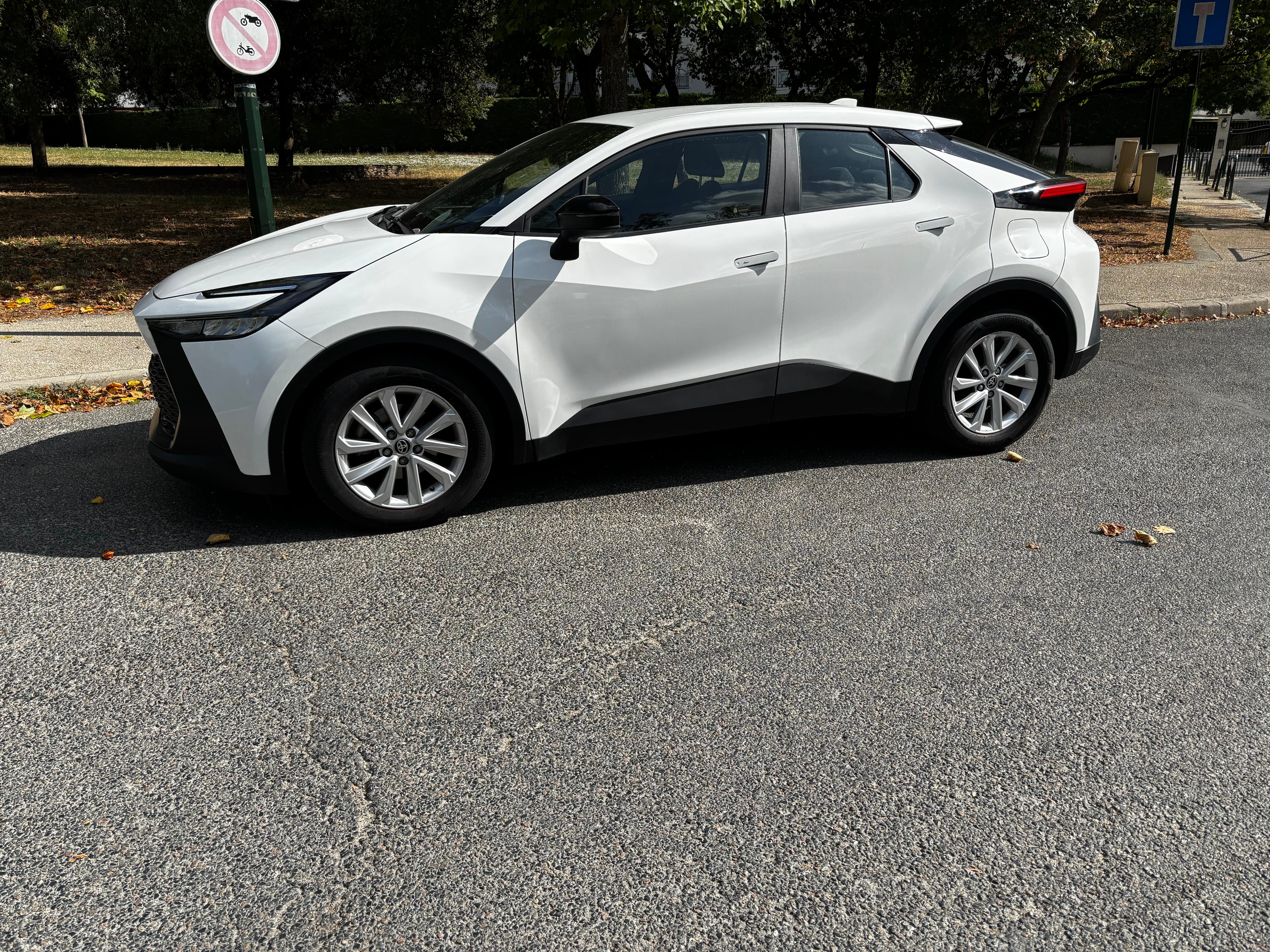 Toyota C-HR Hybrid avec Climatisation