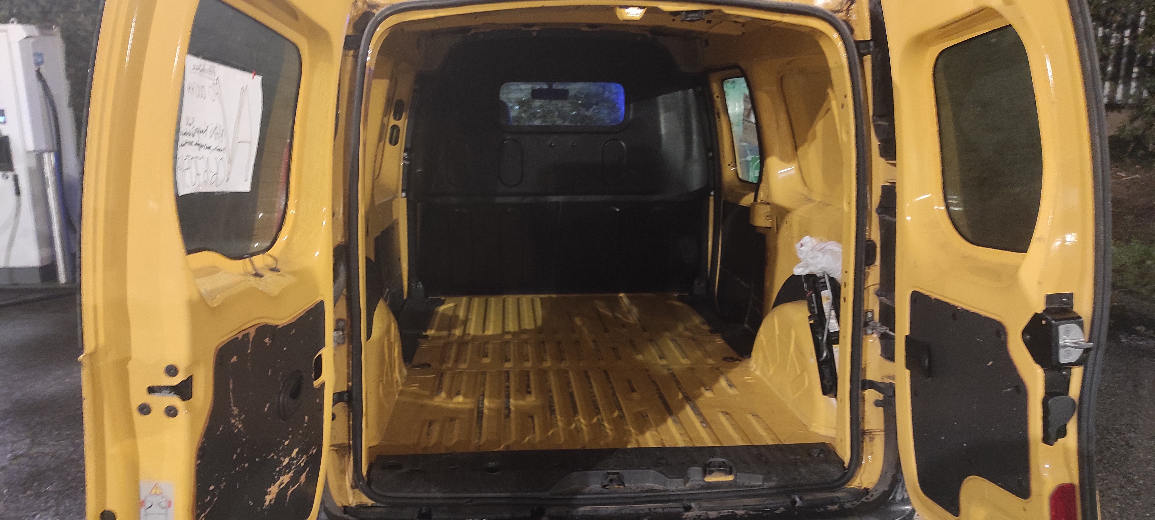 Renault Kangoo Express ZE Maxi volume intérieur, possibilité de se garer partout