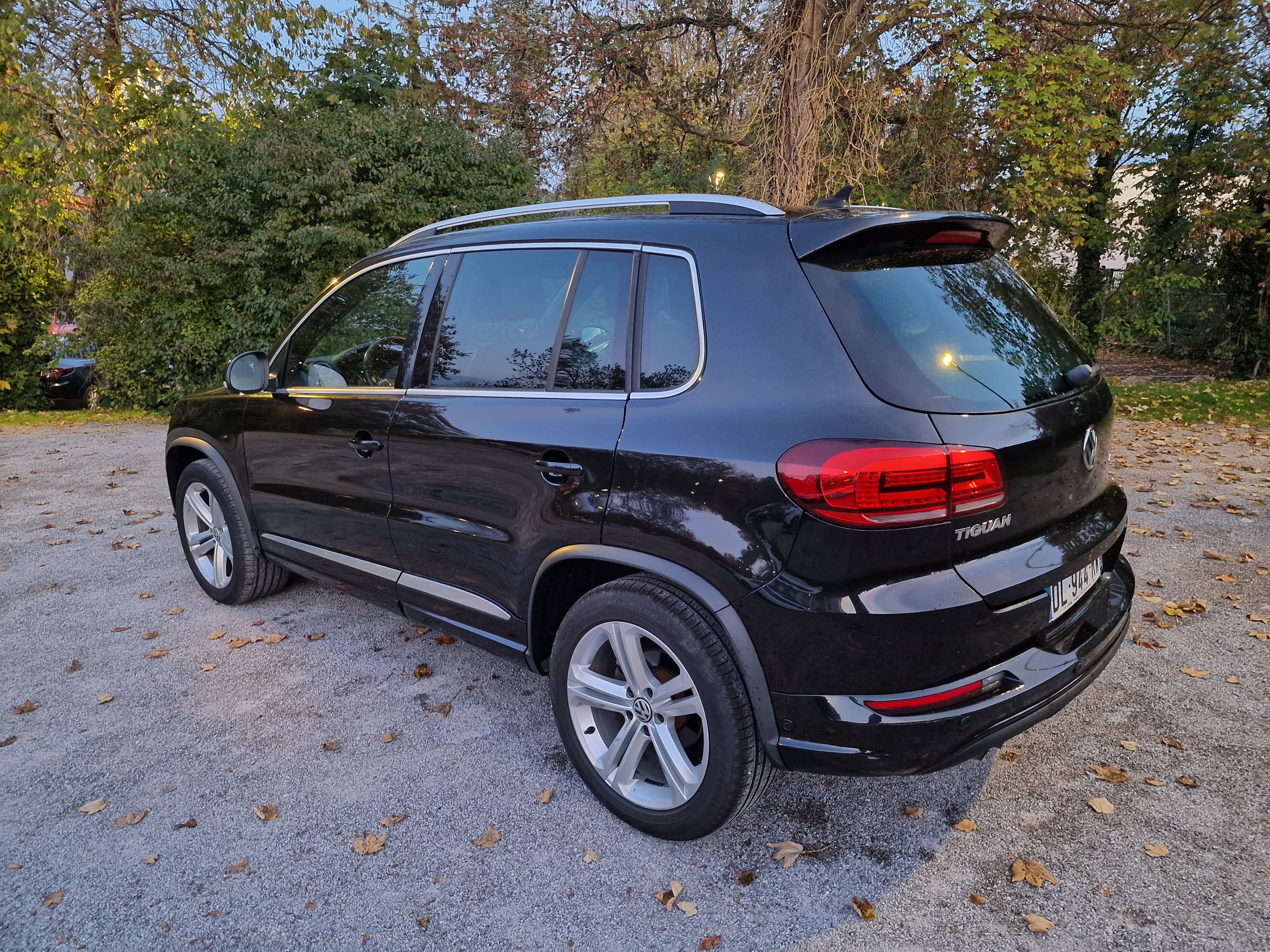 Volkswagen Tiguan SE R-Line Black 4MOTION 2.0 avec Audio Bluetooth