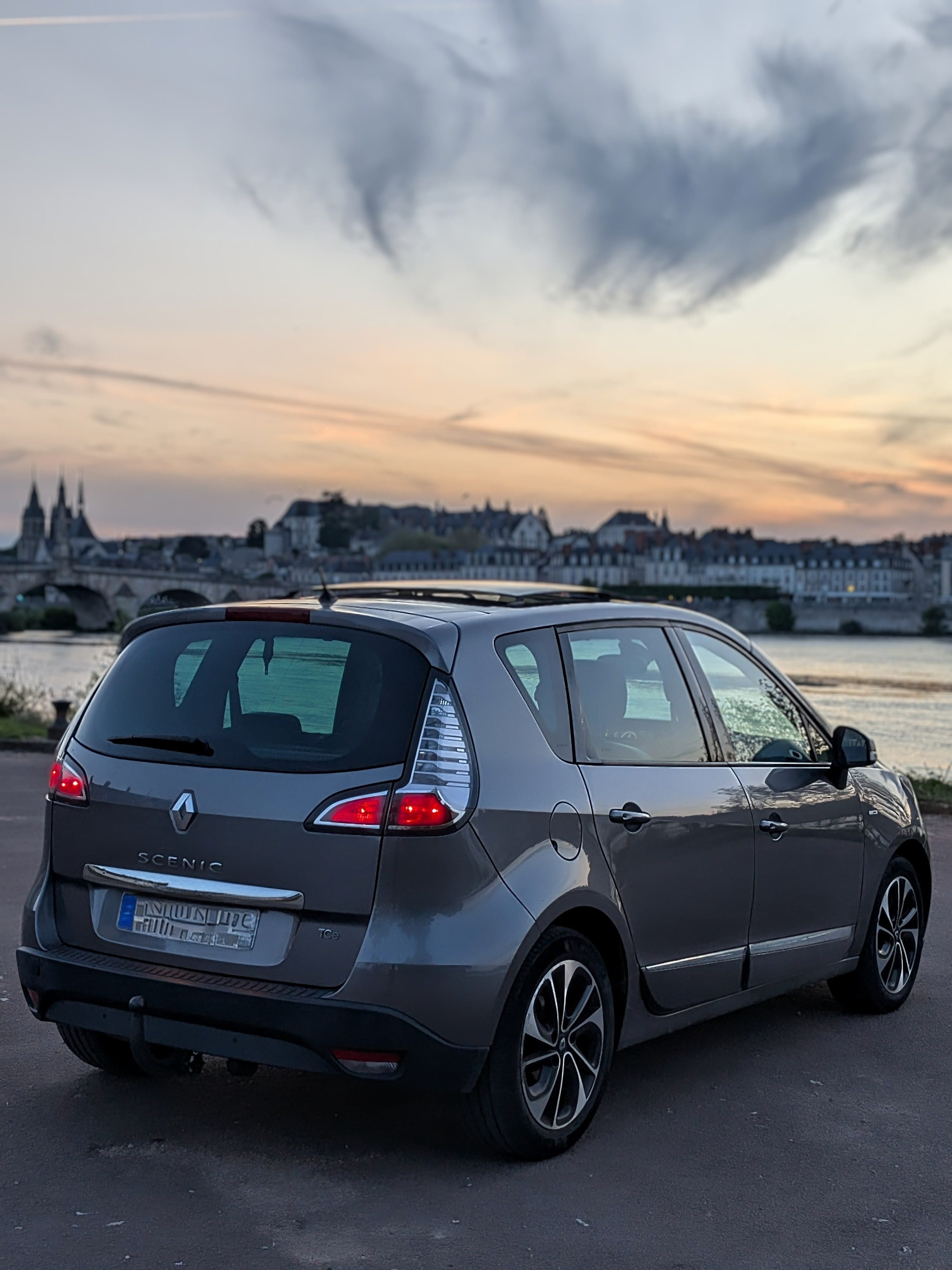 Renault Scenic 1.2 tce 130cv avec Climatisation