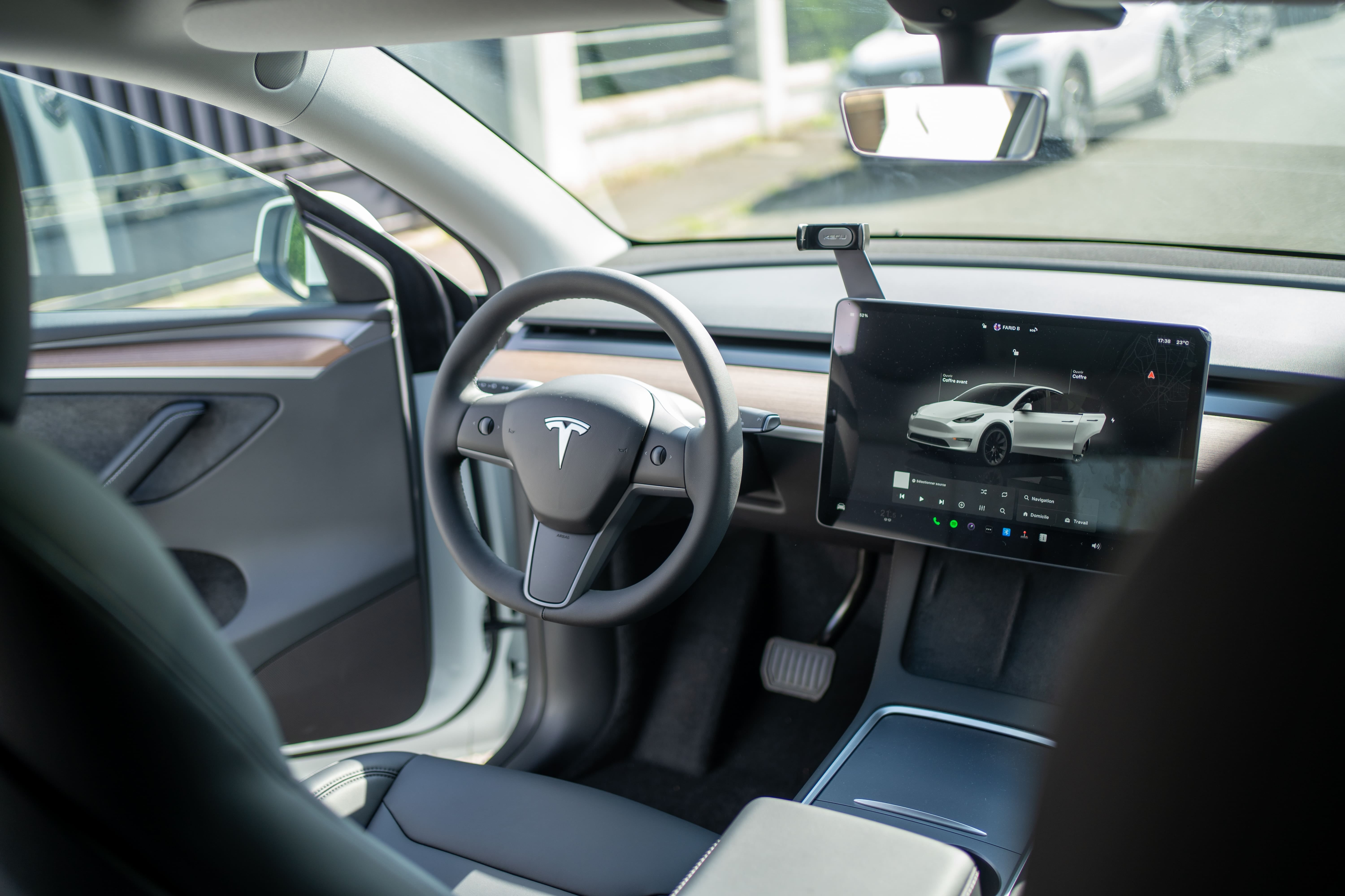 Tesla Model Y avec Régulateur de vitesse