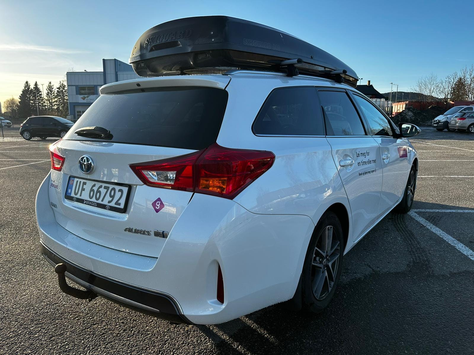 Toyota Auris Touring Sports 1,8 Hybrid, m/takboks, Automat med GPS