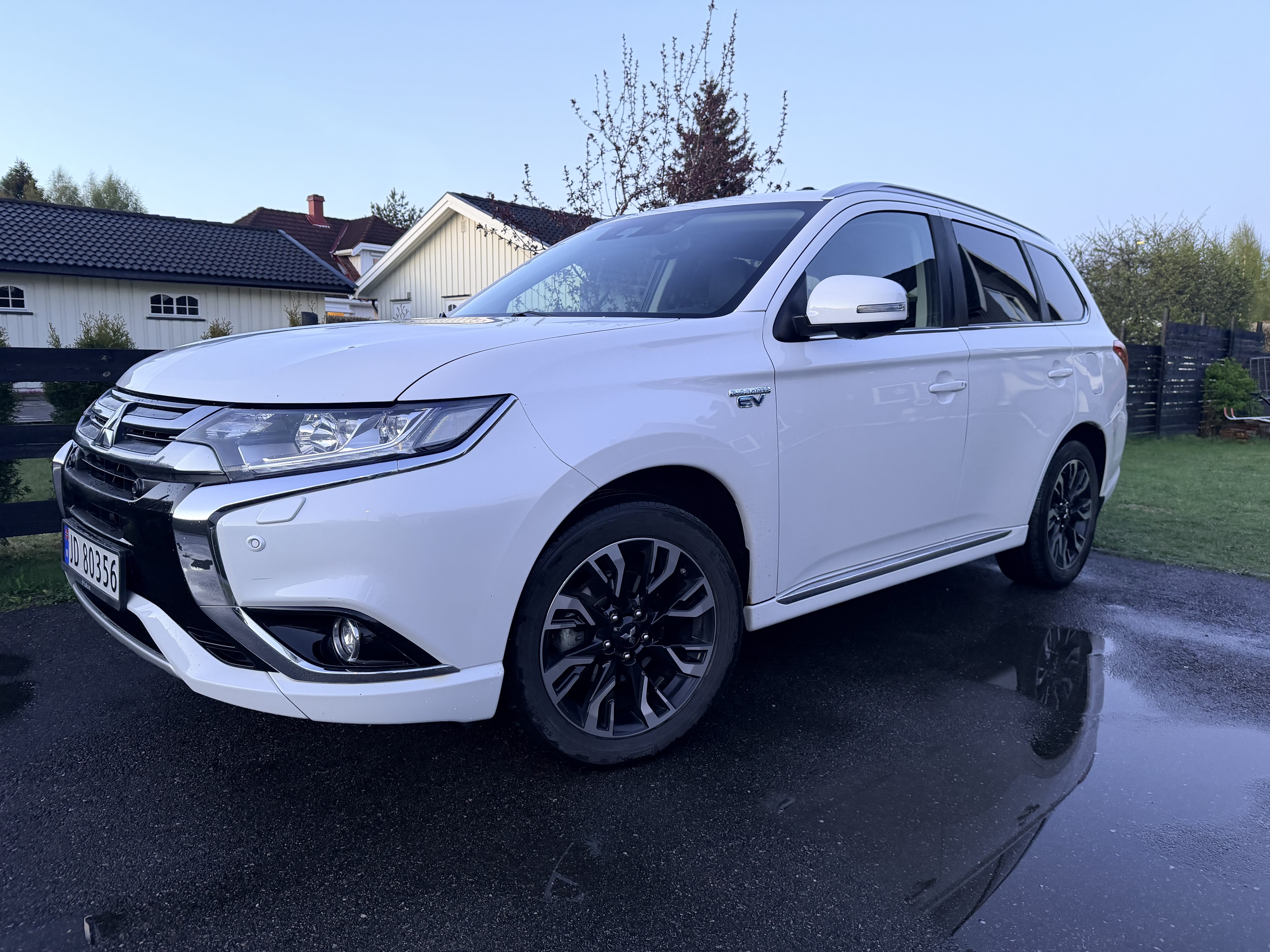 Mitsubishi Outlander PHEV MOTION with Bluetooth audio