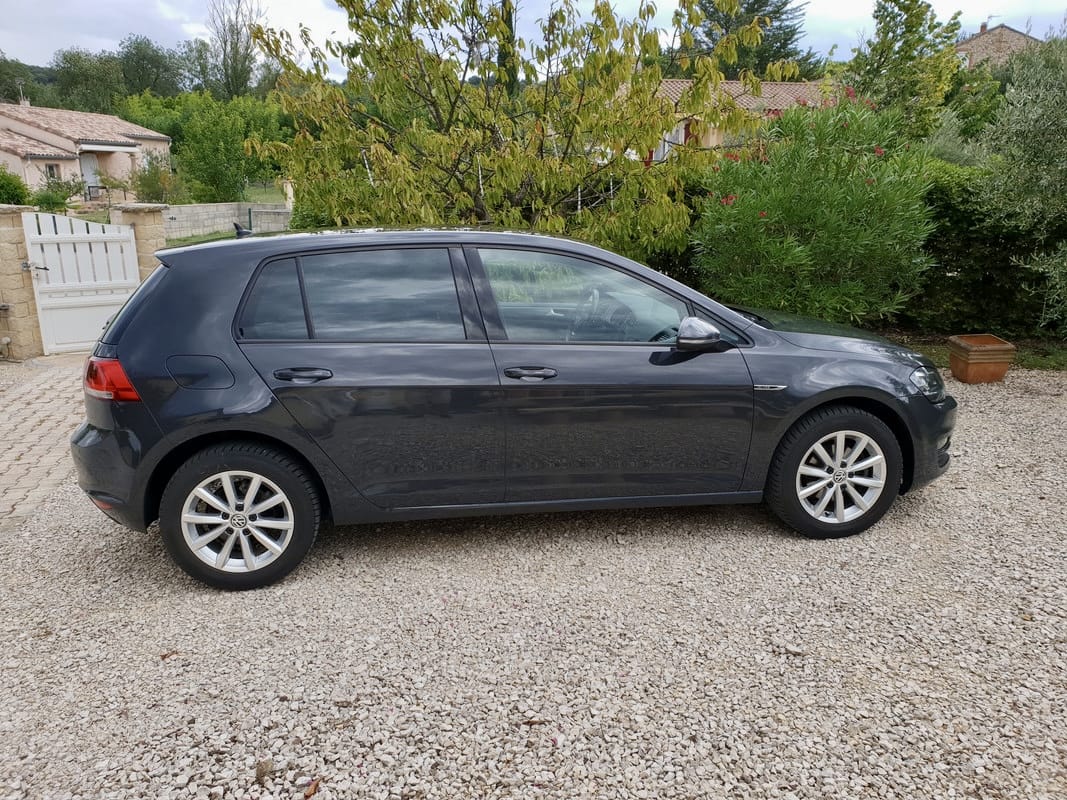 Volkswagen Golf  Louez la Volkswagen Golf TDI – Confort, Technologie et Performance ! avec Climatisation