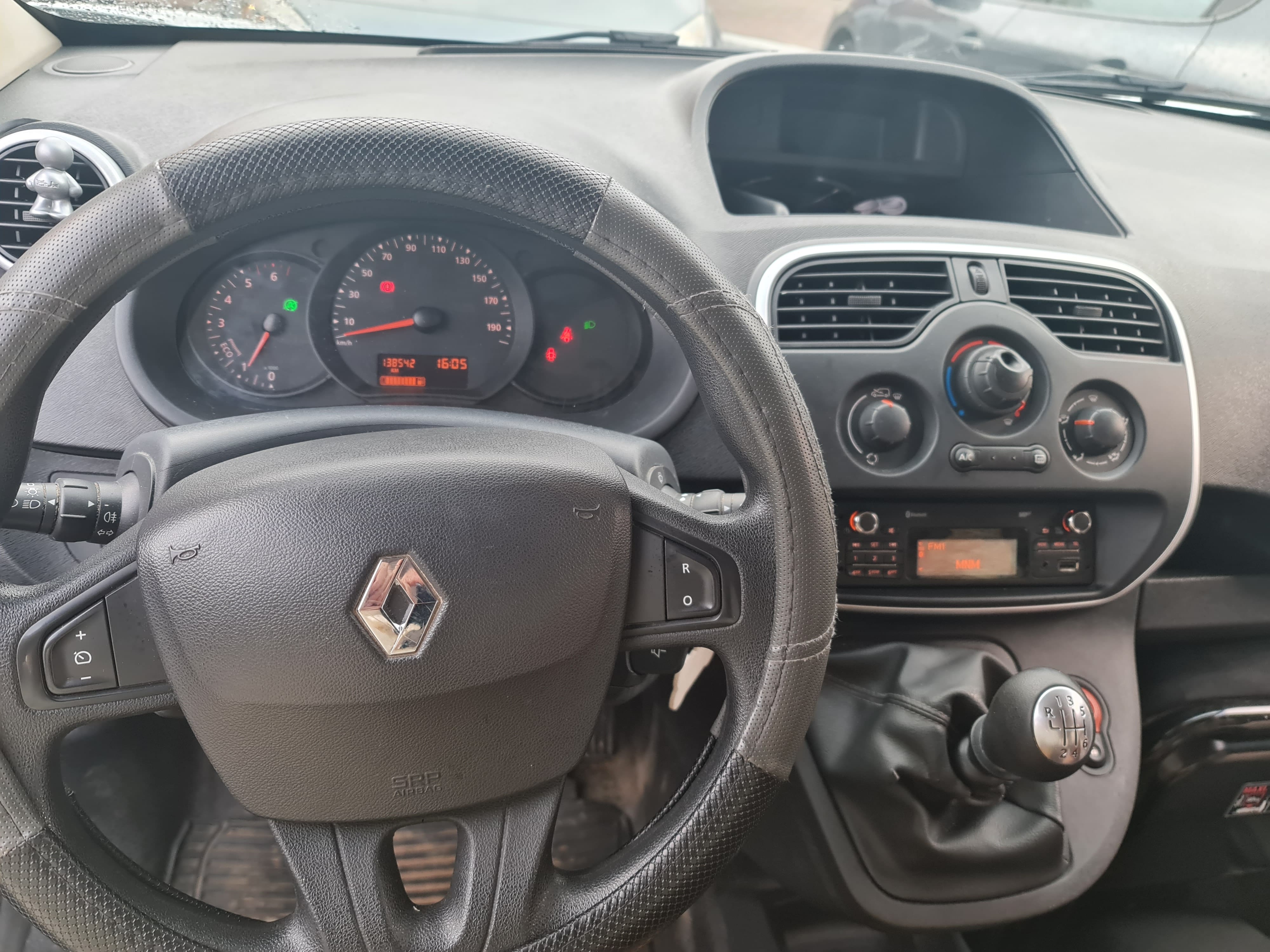 Renault Kangoo Express met Sneeuwbanden
