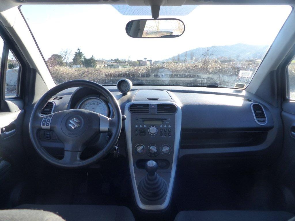 Suzuki Splash Essence avec Pneus neige