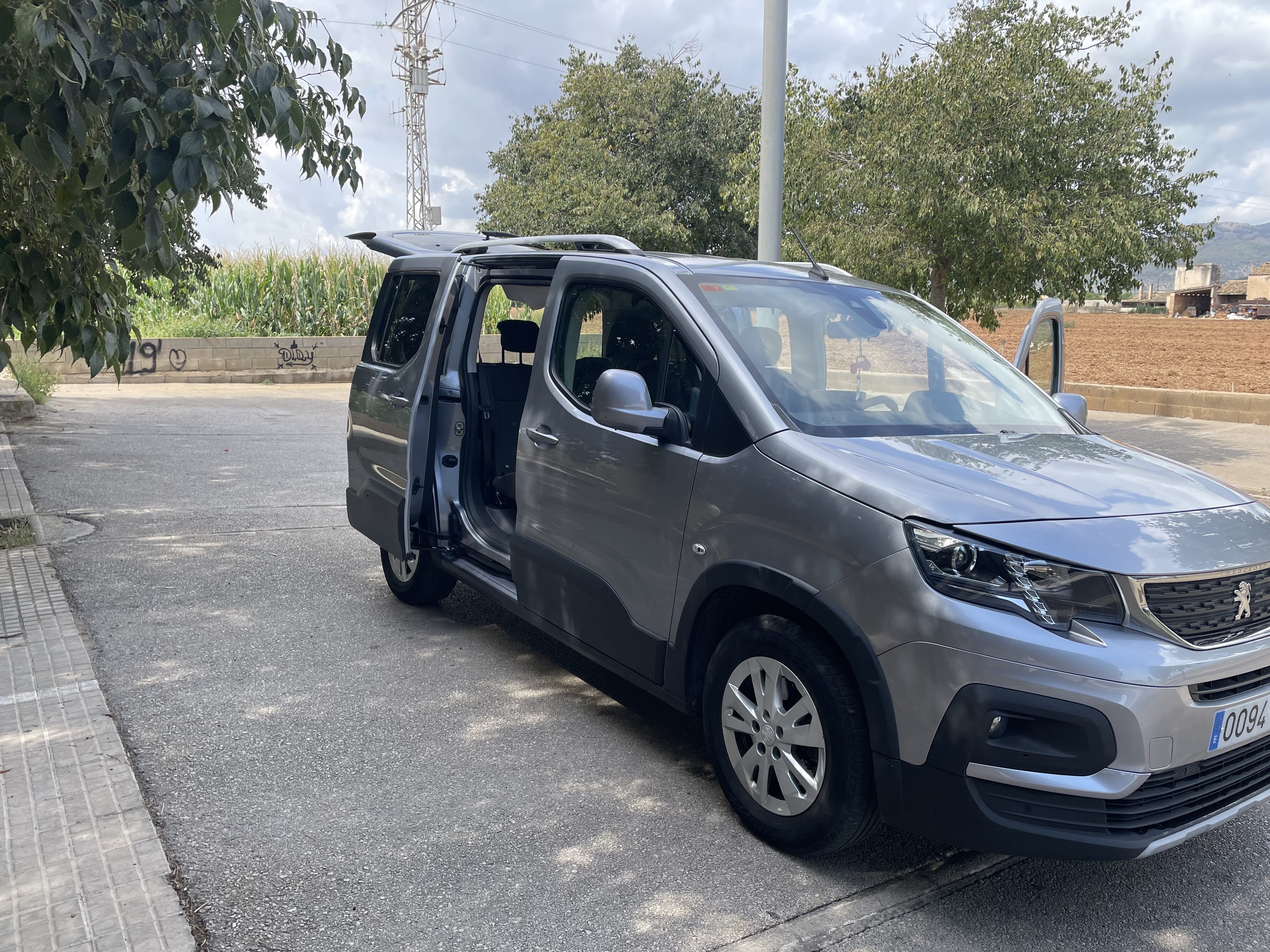 Peugeot e-Rifter Minivan con Aire acondicionado