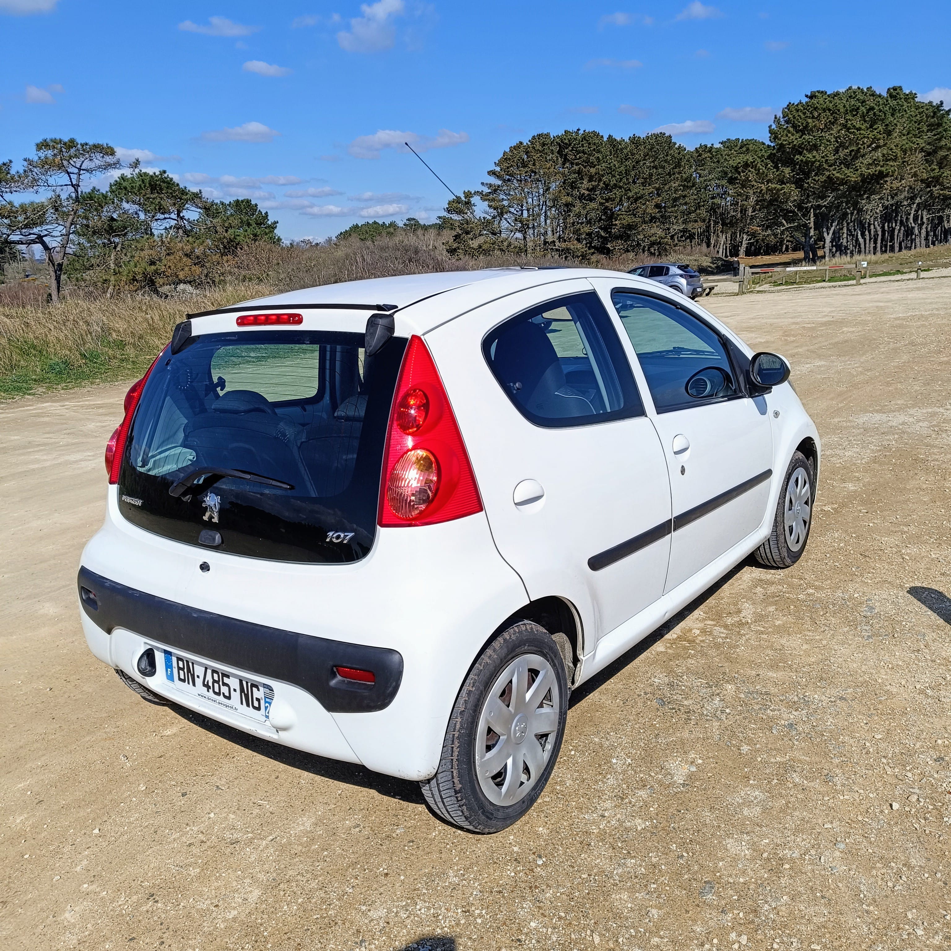 Peugeot 107 1.0 essence avec Siège bébé
