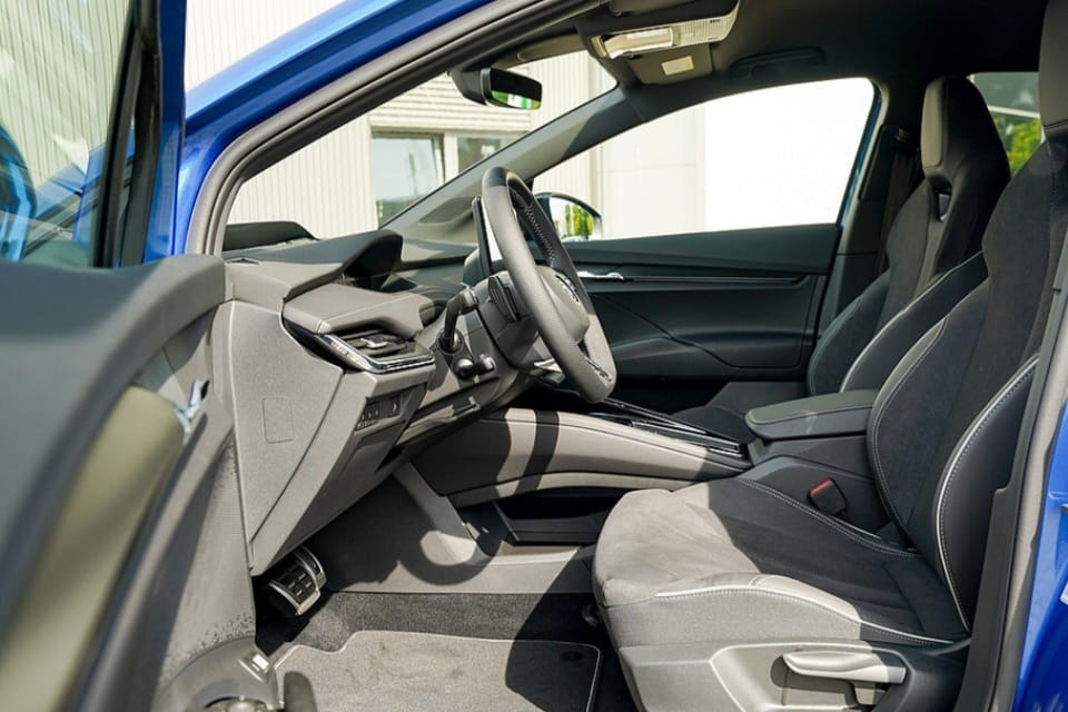 Skoda Enyaq 60 iV Vollelektrisch SUV Kombivan mit Navigationsgerät