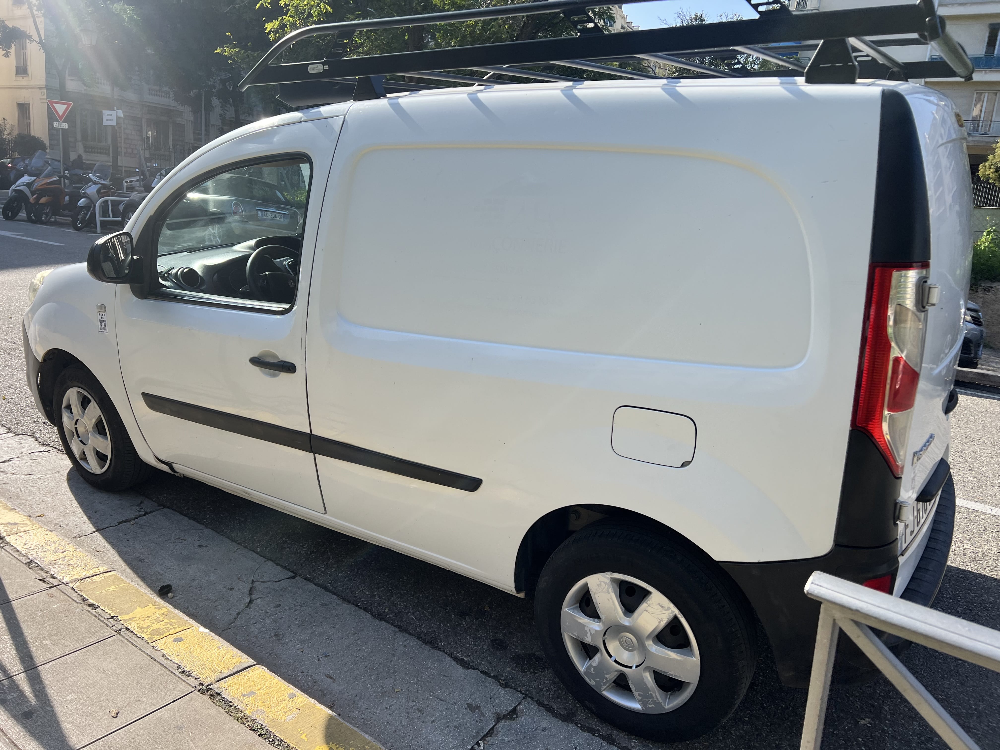 Renault Kangoo Fourgon avec Coffre de toit