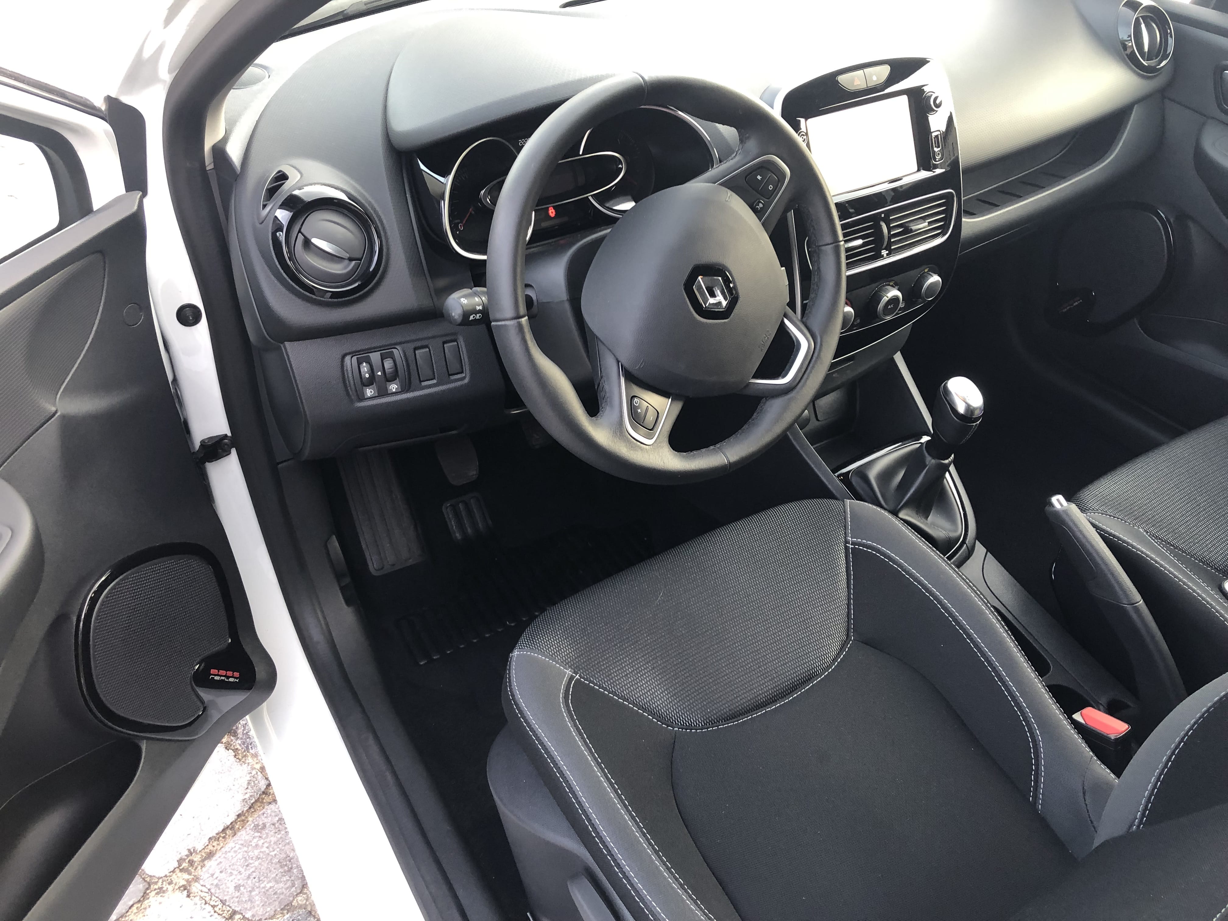 Renault Clio Hôpital la crois saint-Simon/Métro9Maraichers/ rue des Pyrénées /USB/Clim/Régulateur avec Audio Bluetooth