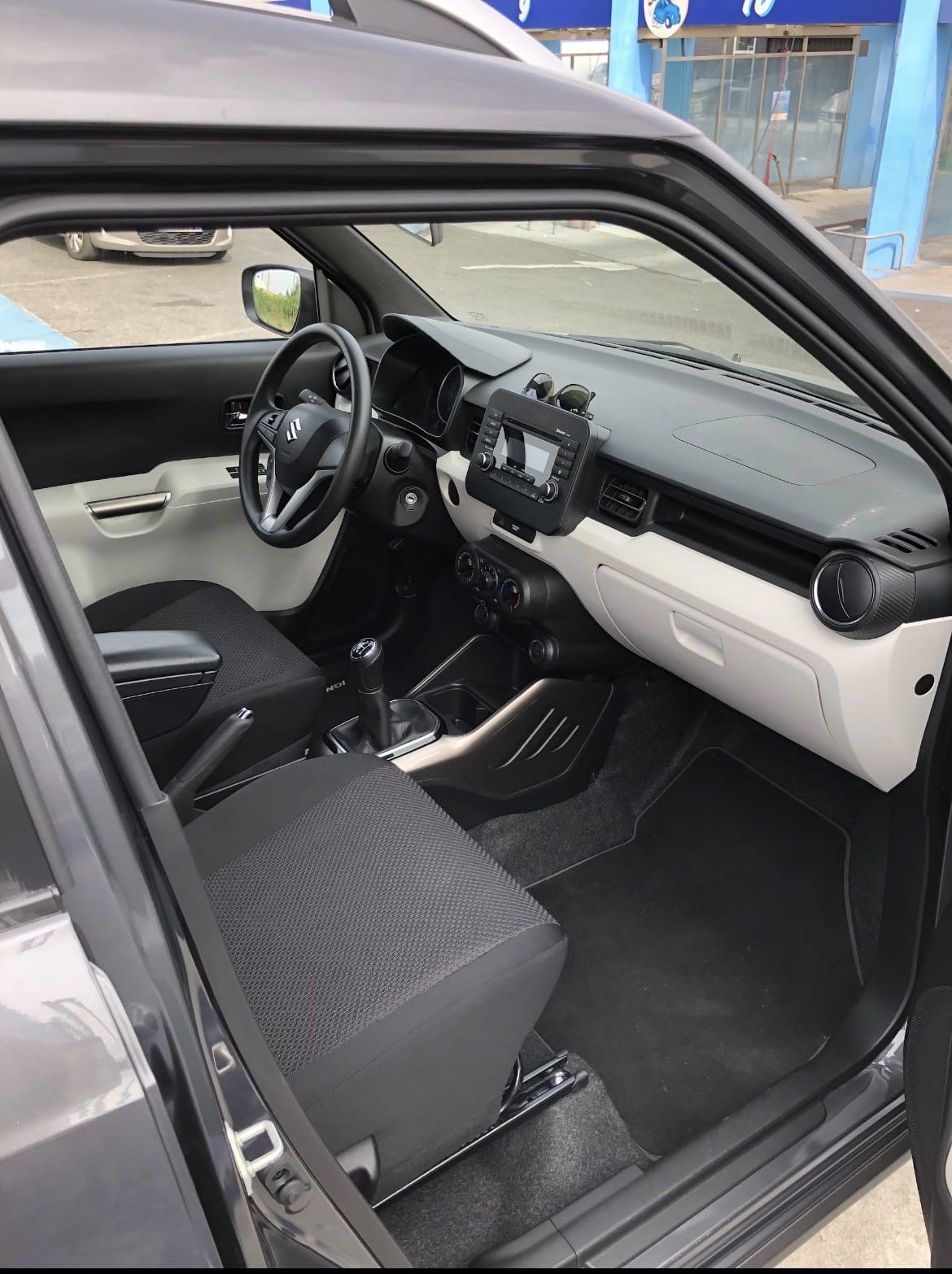Suzuki Ignis avec Autoradio