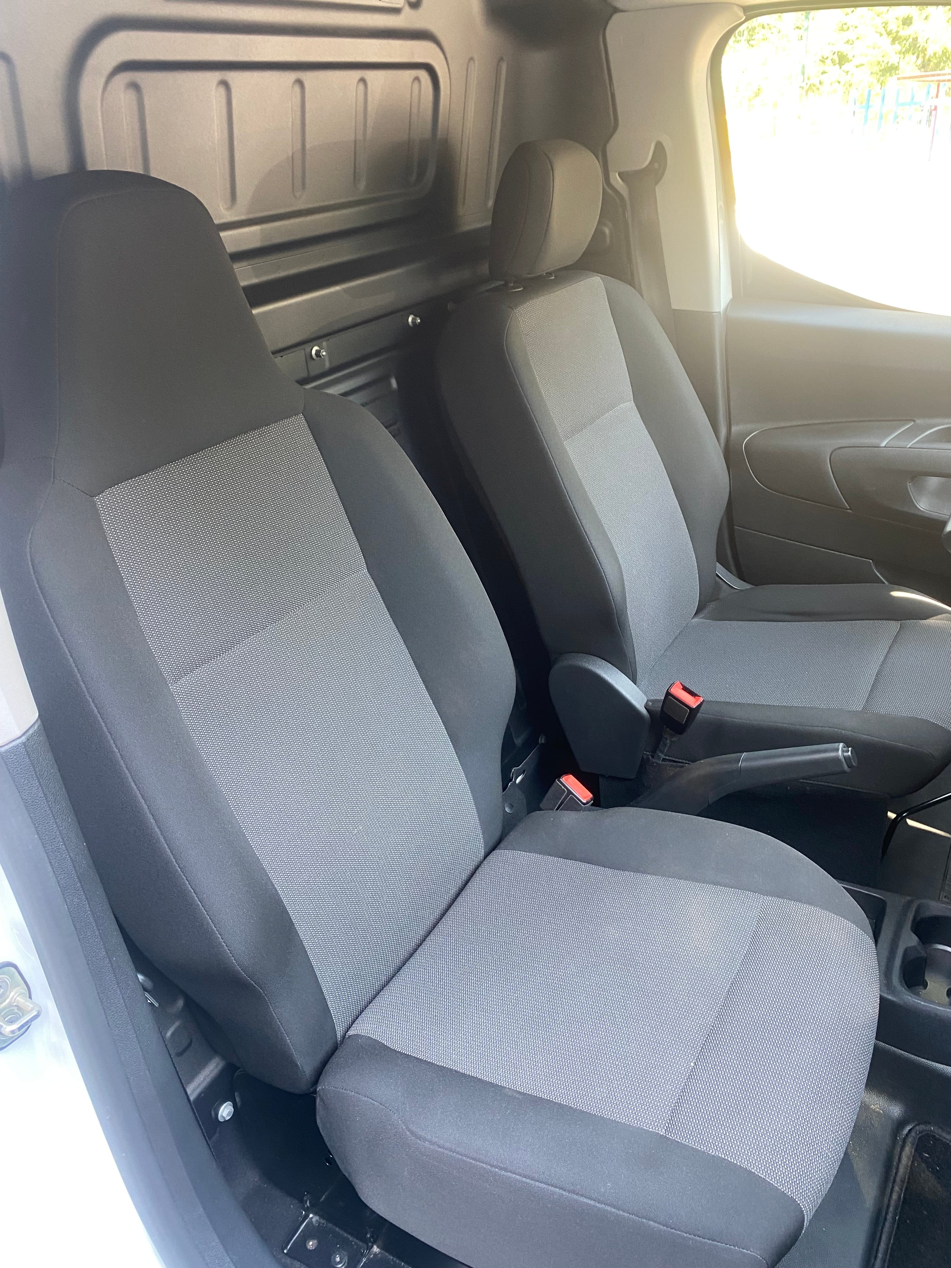 Citroen Berlingo with Roof box