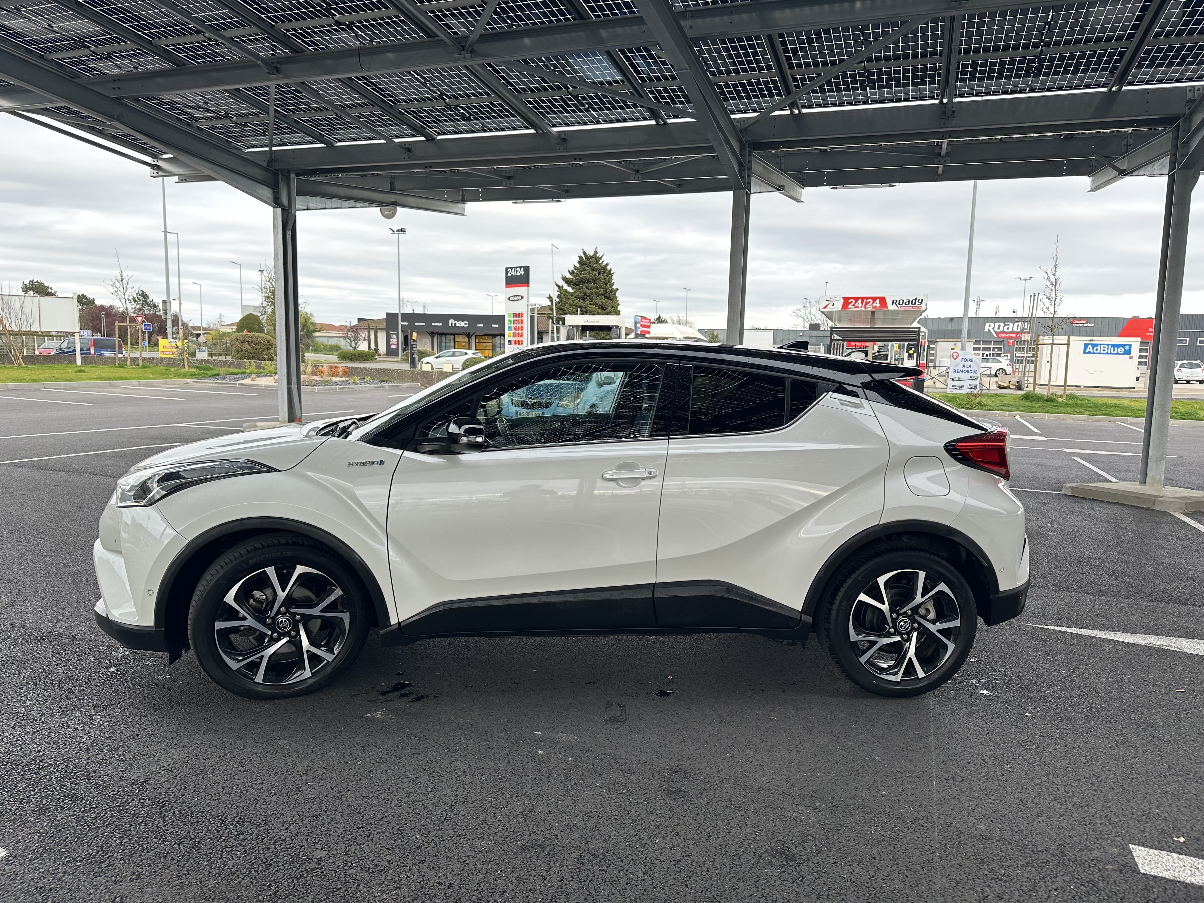 Toyota C-HR Hybrid avec Climatisation