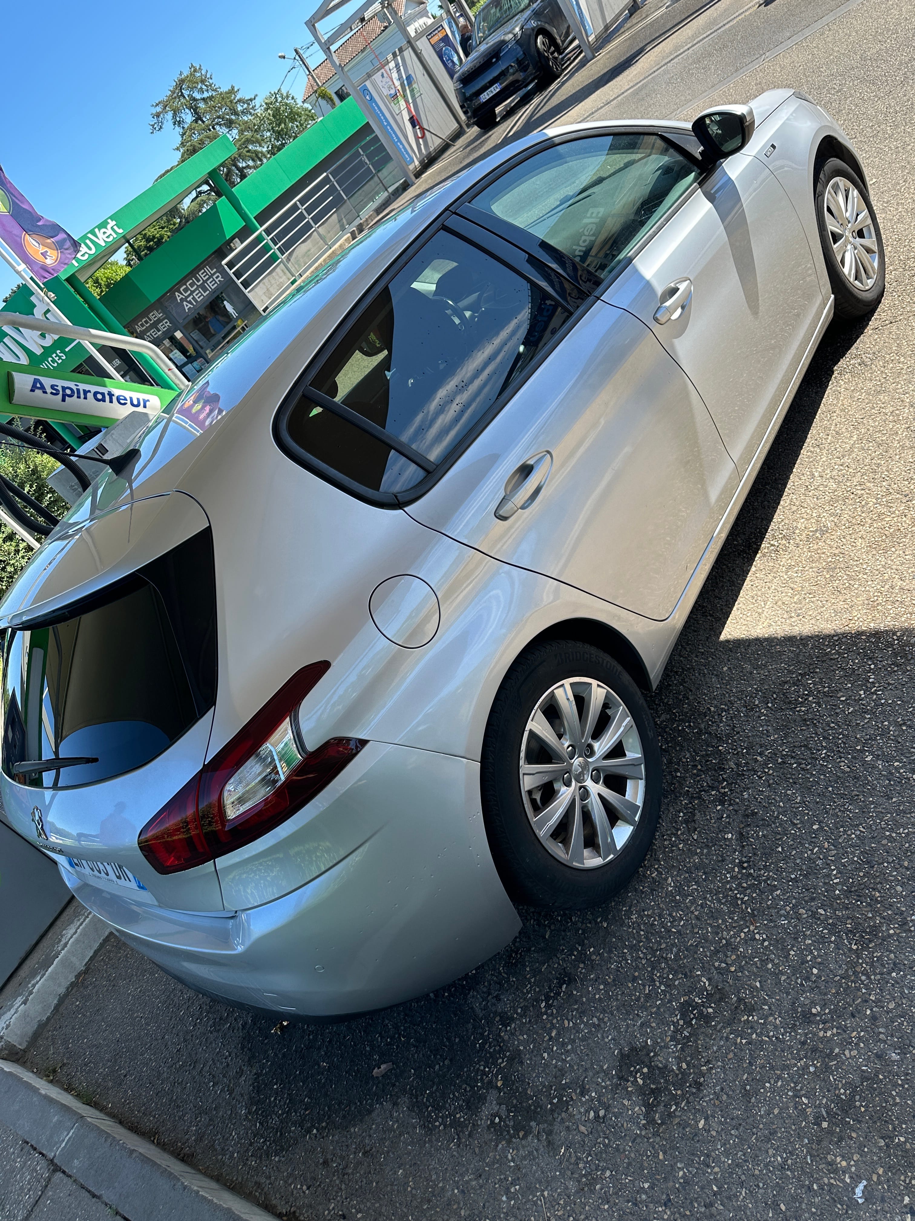 Peugeot 308 mit Navigationsgerät