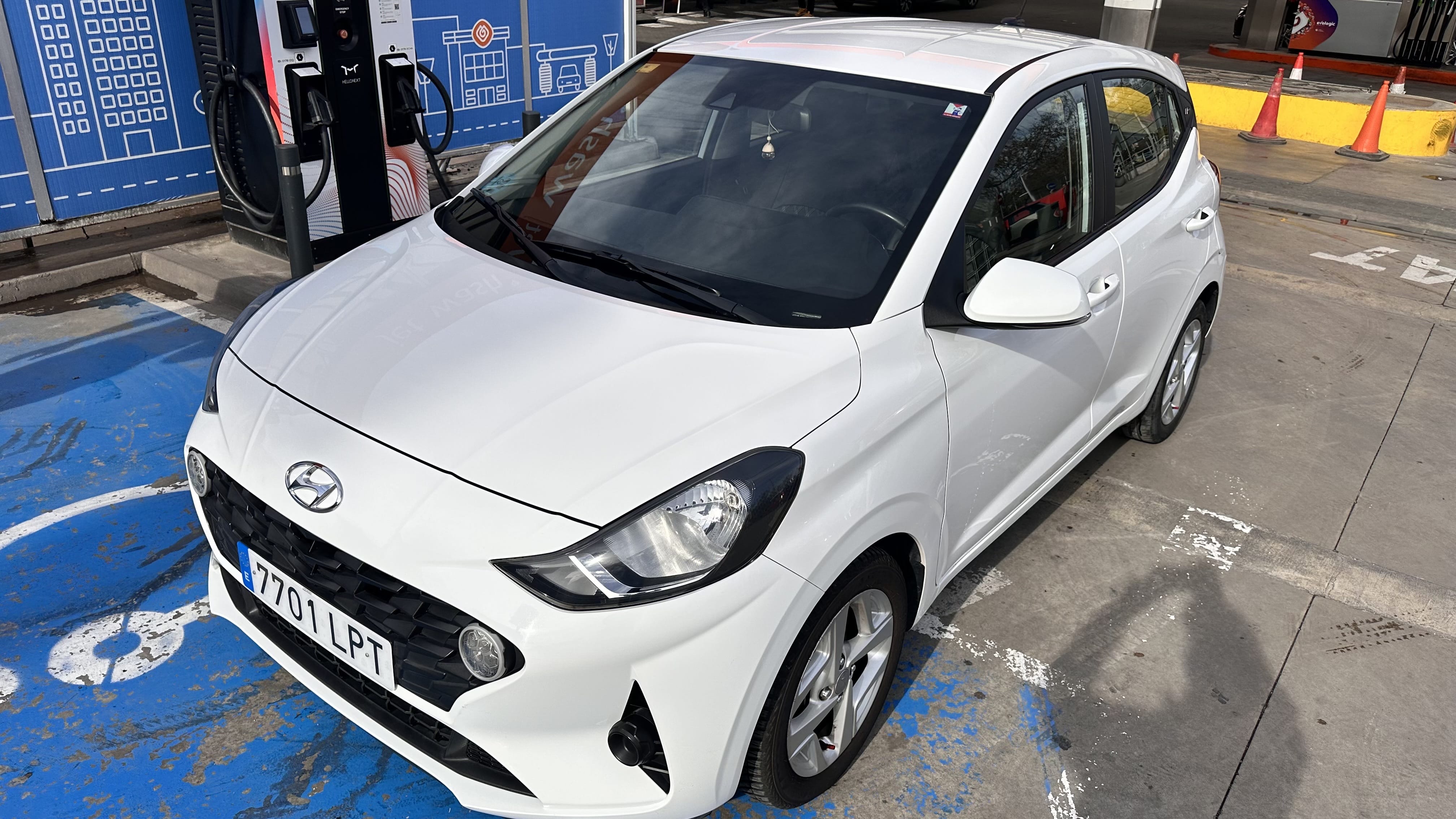 Hyundai i10 with Air conditioning