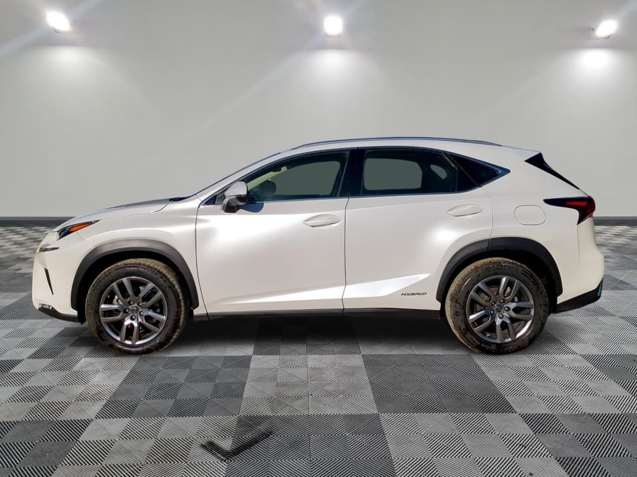 Lexus NX 300h, 2020, Essence 95 / Électrique (hybride), automatique
