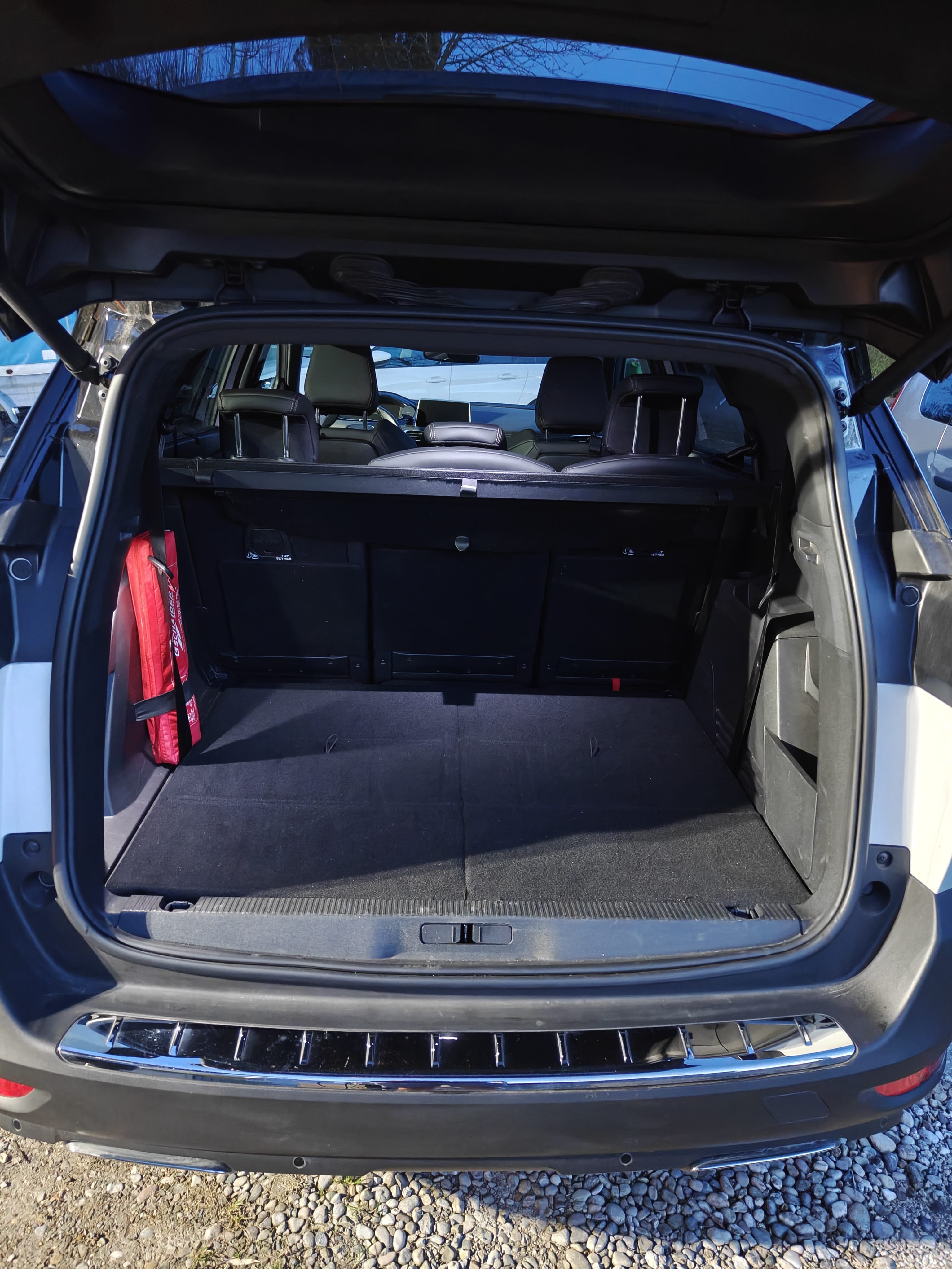 Peugeot 5008 mit Navigationsgerät