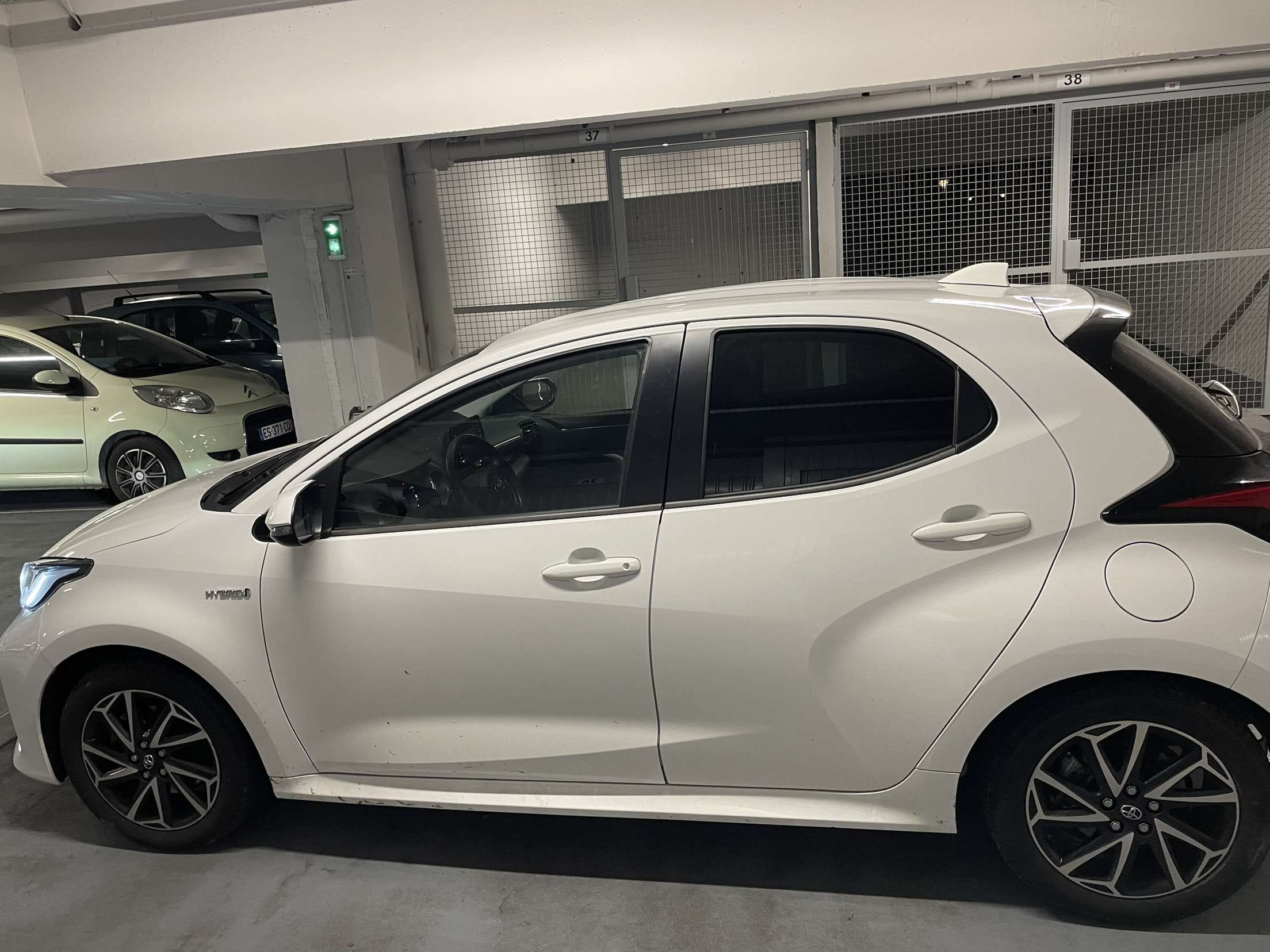 Toyota Yaris, 2020, Essence 95 / Électrique (hybride), automatique