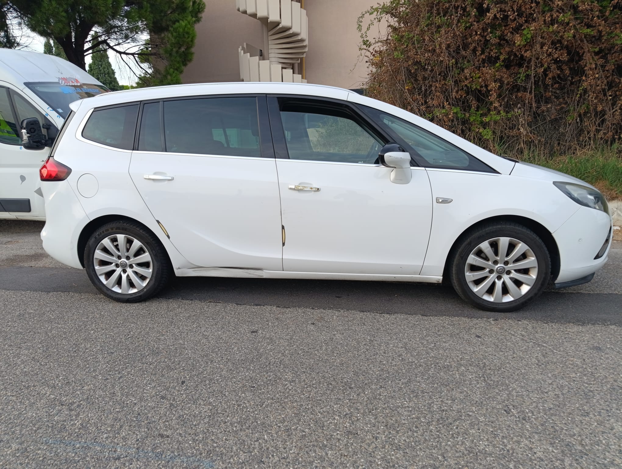 Opel Zafira Tourer 2.0 TDCI avec Climatisation