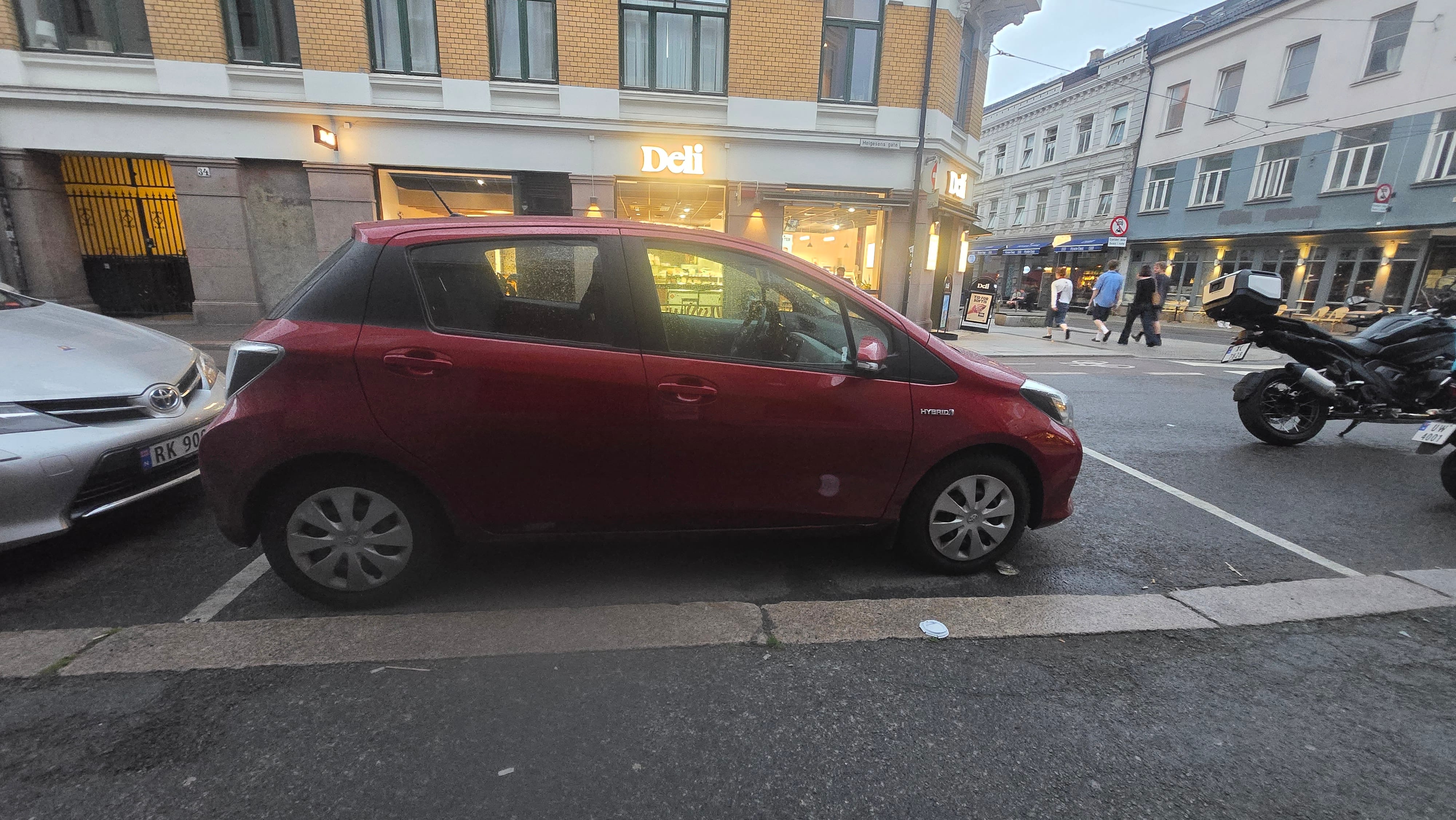 Toyota Yaris Hybrid 1,5 Bensin, Automat inkl. BEBOERKORT SONE parkering