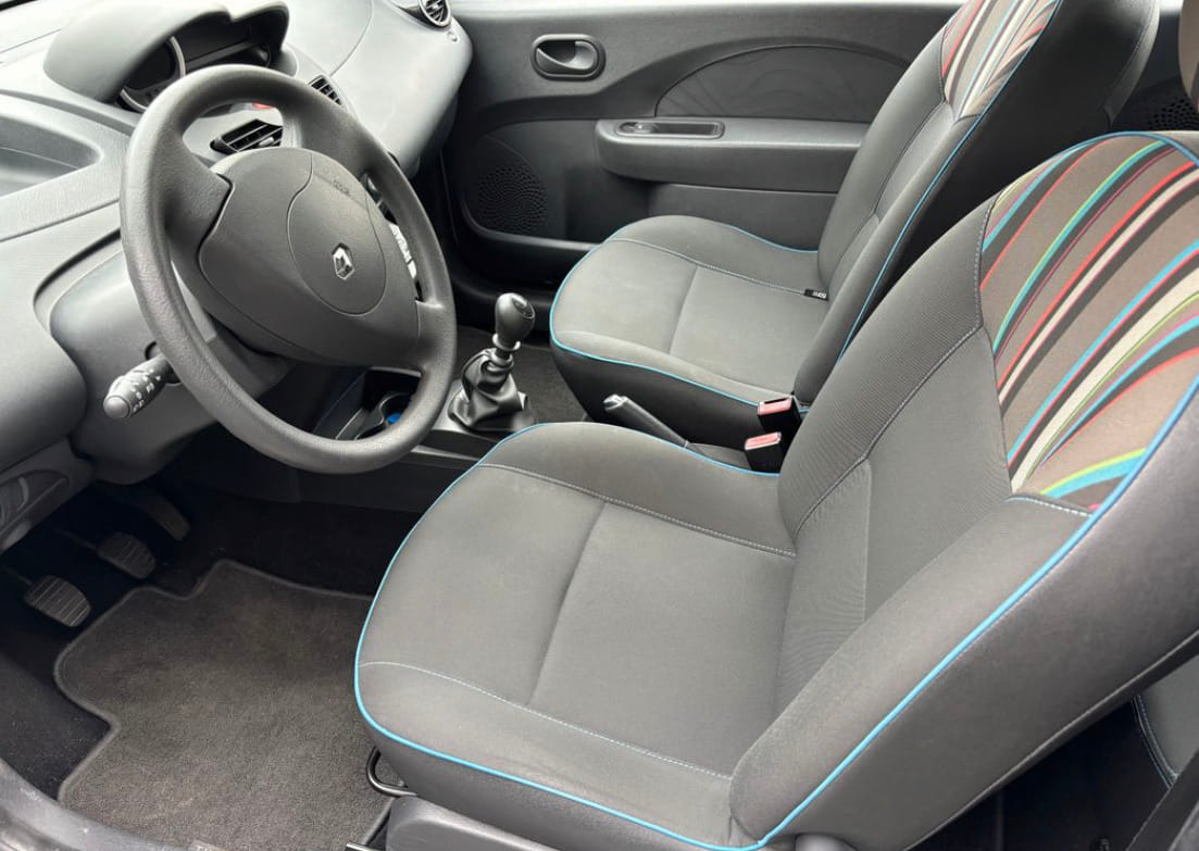 Renault Twingo II avec Audio Bluetooth