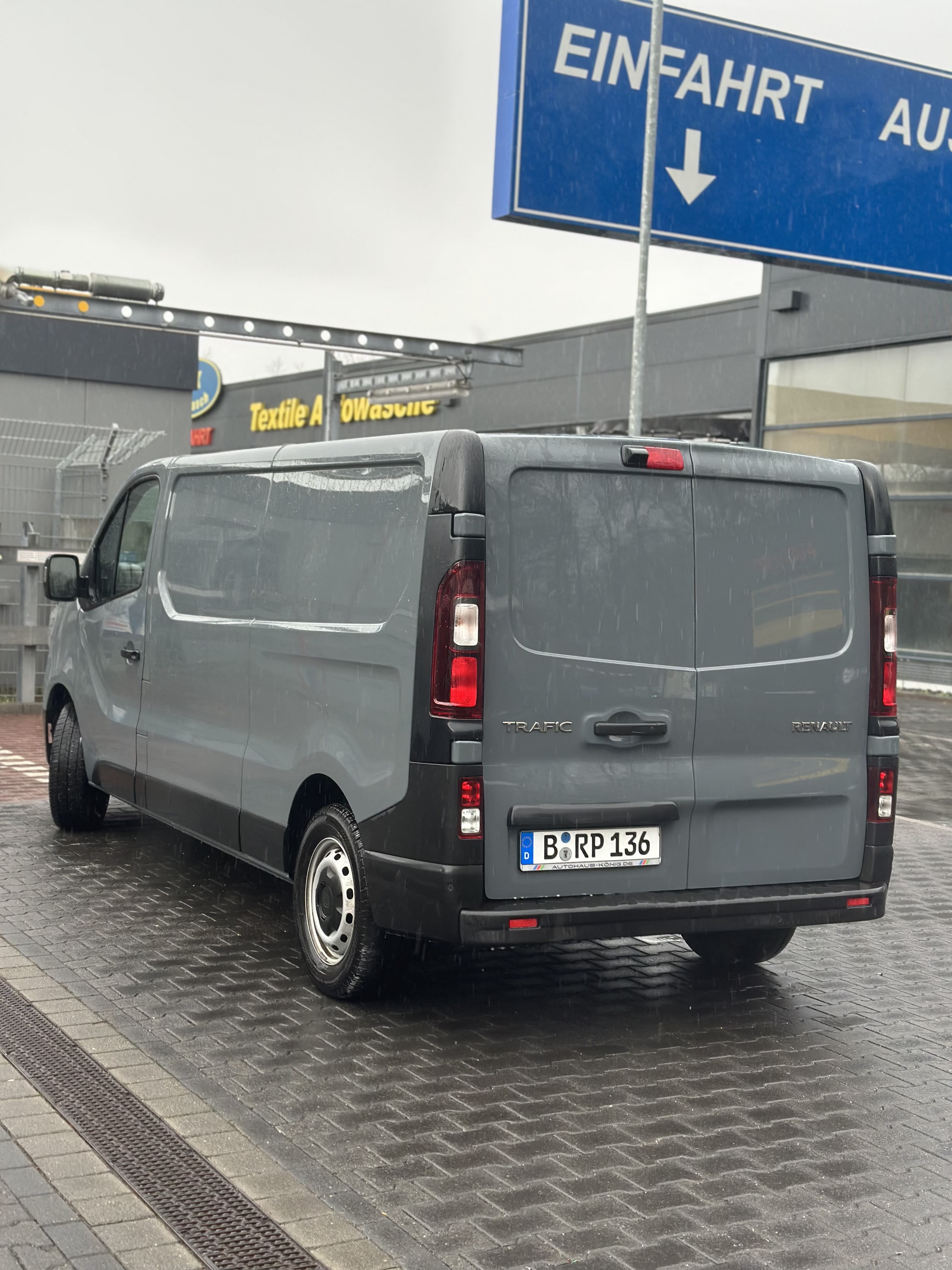 Renault Trafic mit Rückfahrkamera