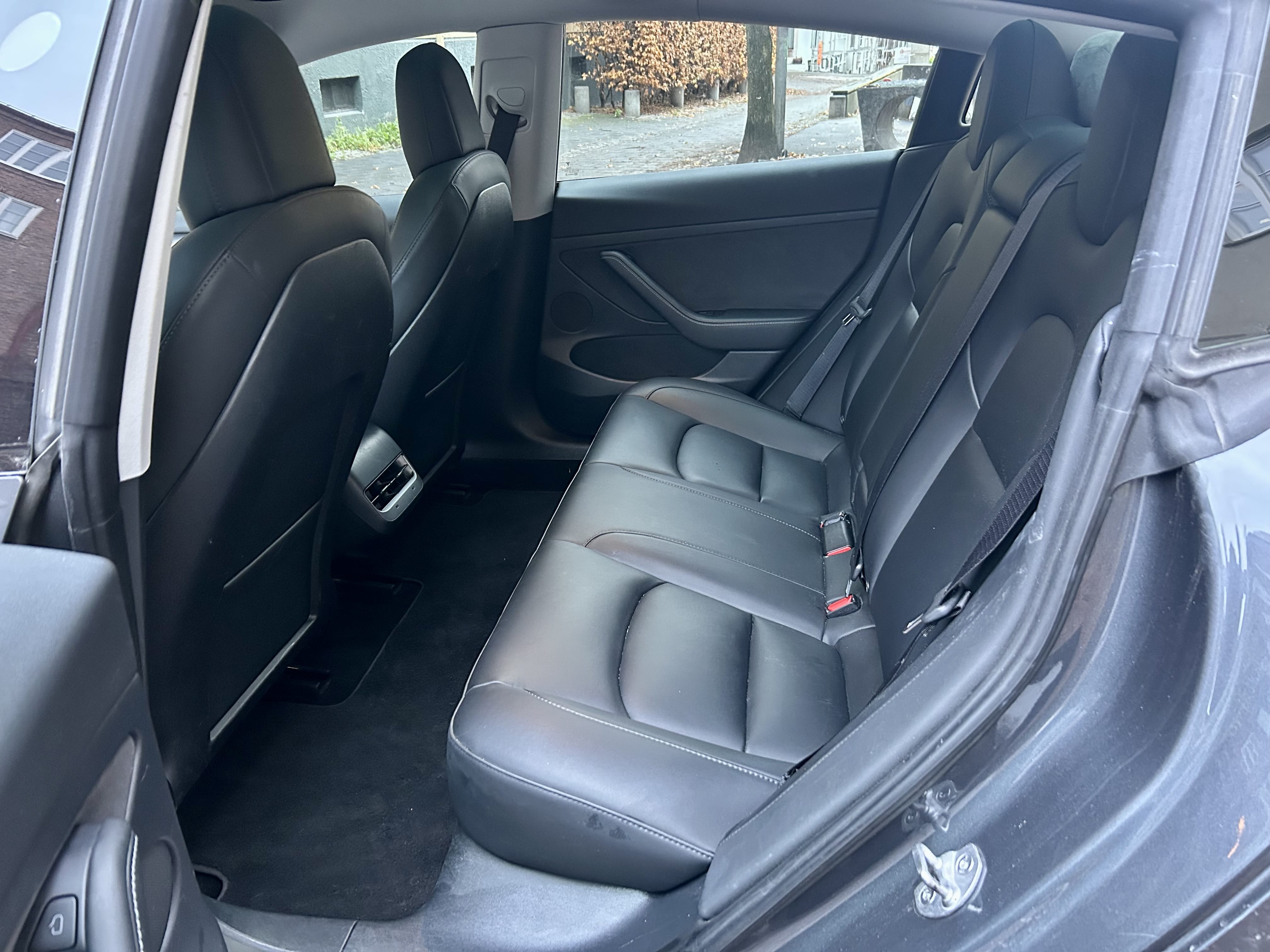 Tesla Model 3 Long Range med Firehjulstrekk
