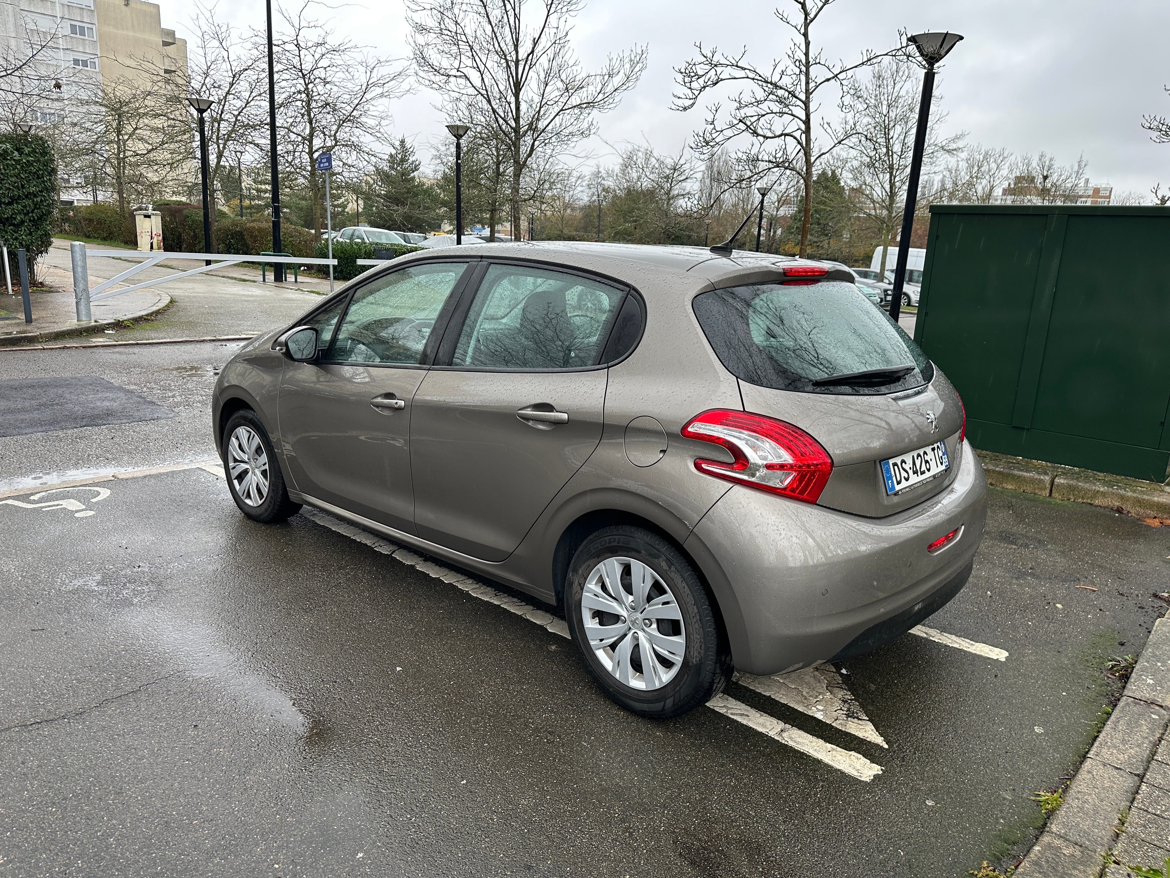 Peugeot 208 avec GPS