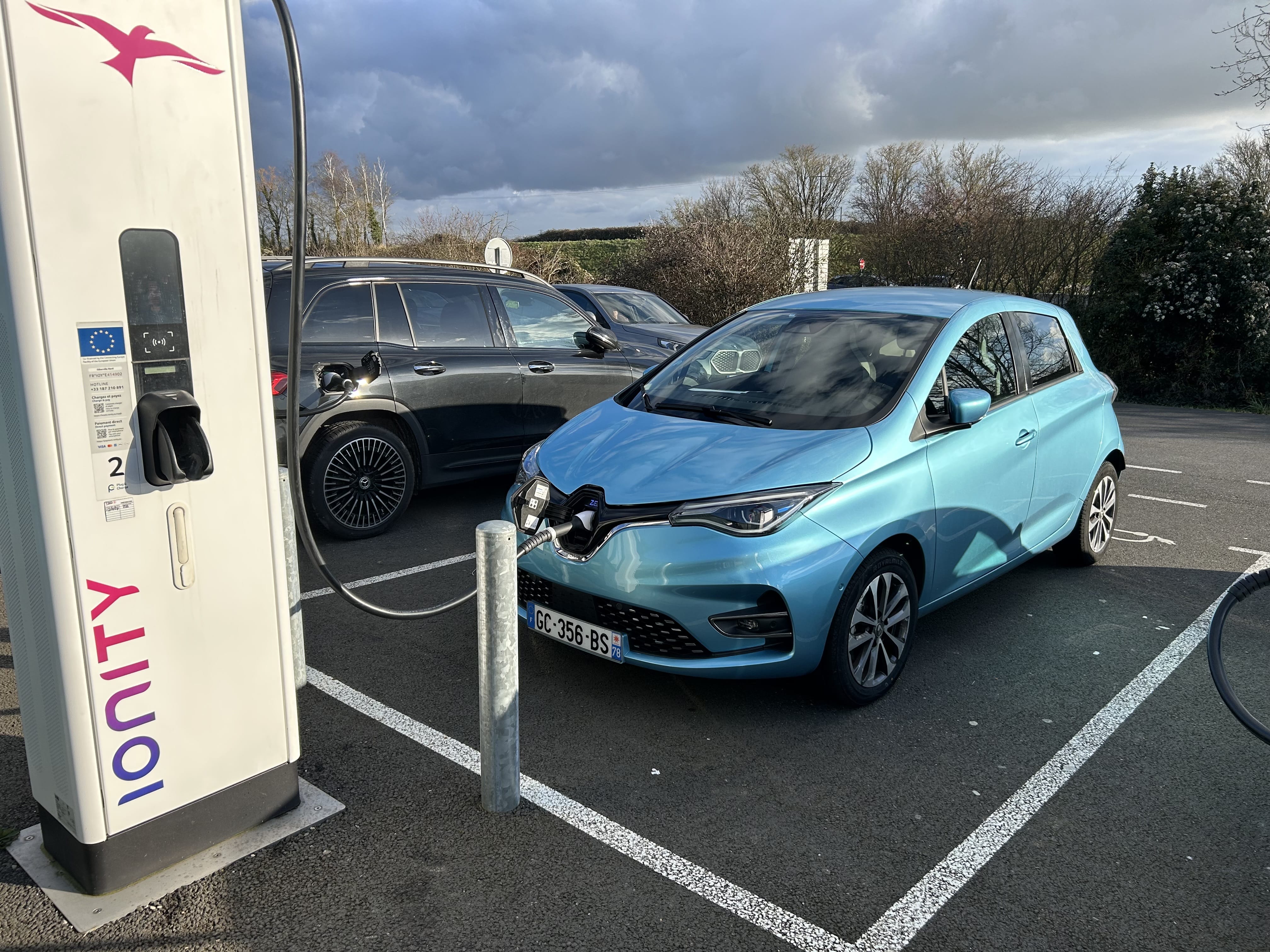 Renault ZOE 110ch avec recharge rapide CCS 50kW avec GPS
