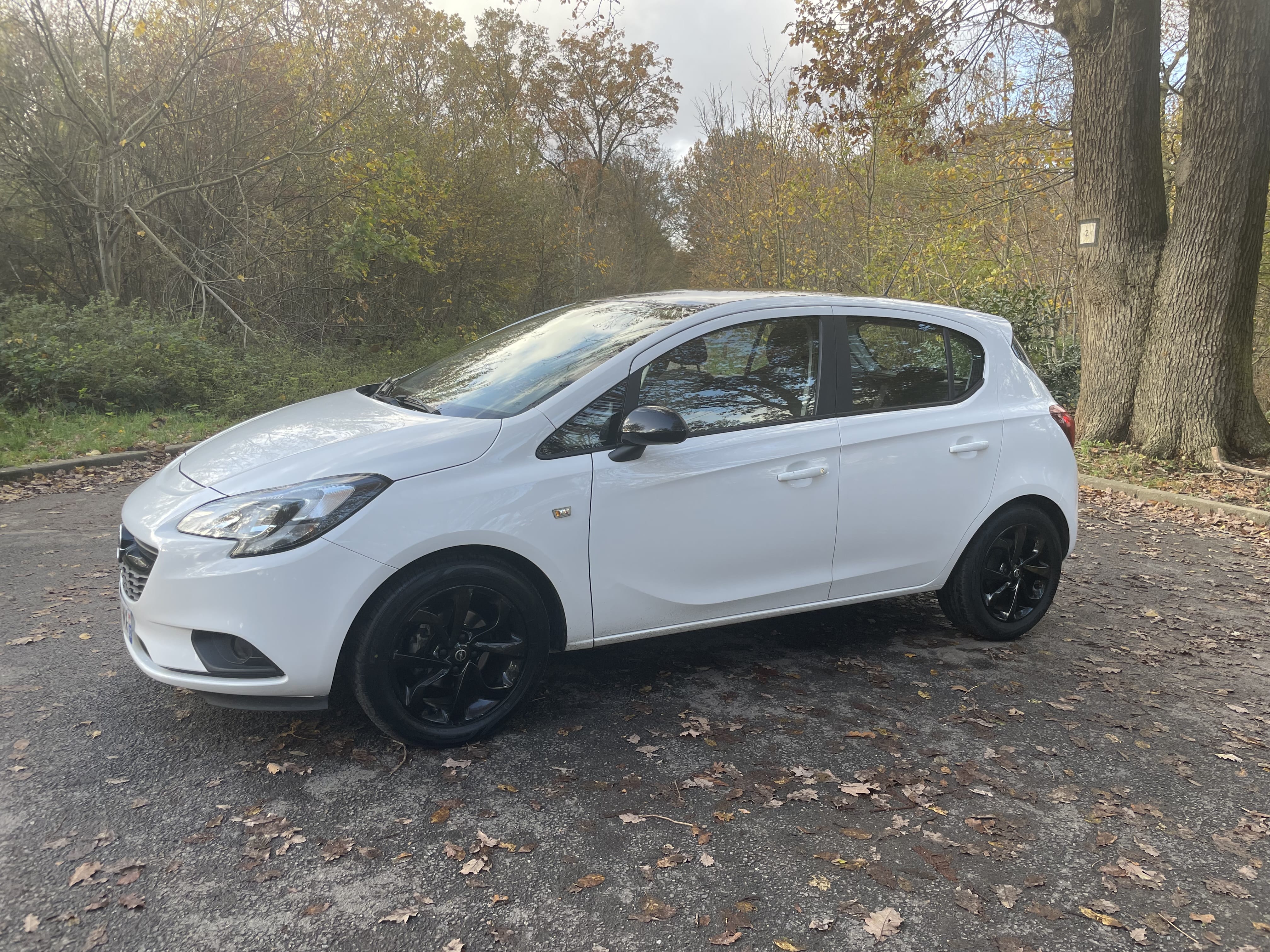 Opel Corsa Black edition avec Climatisation