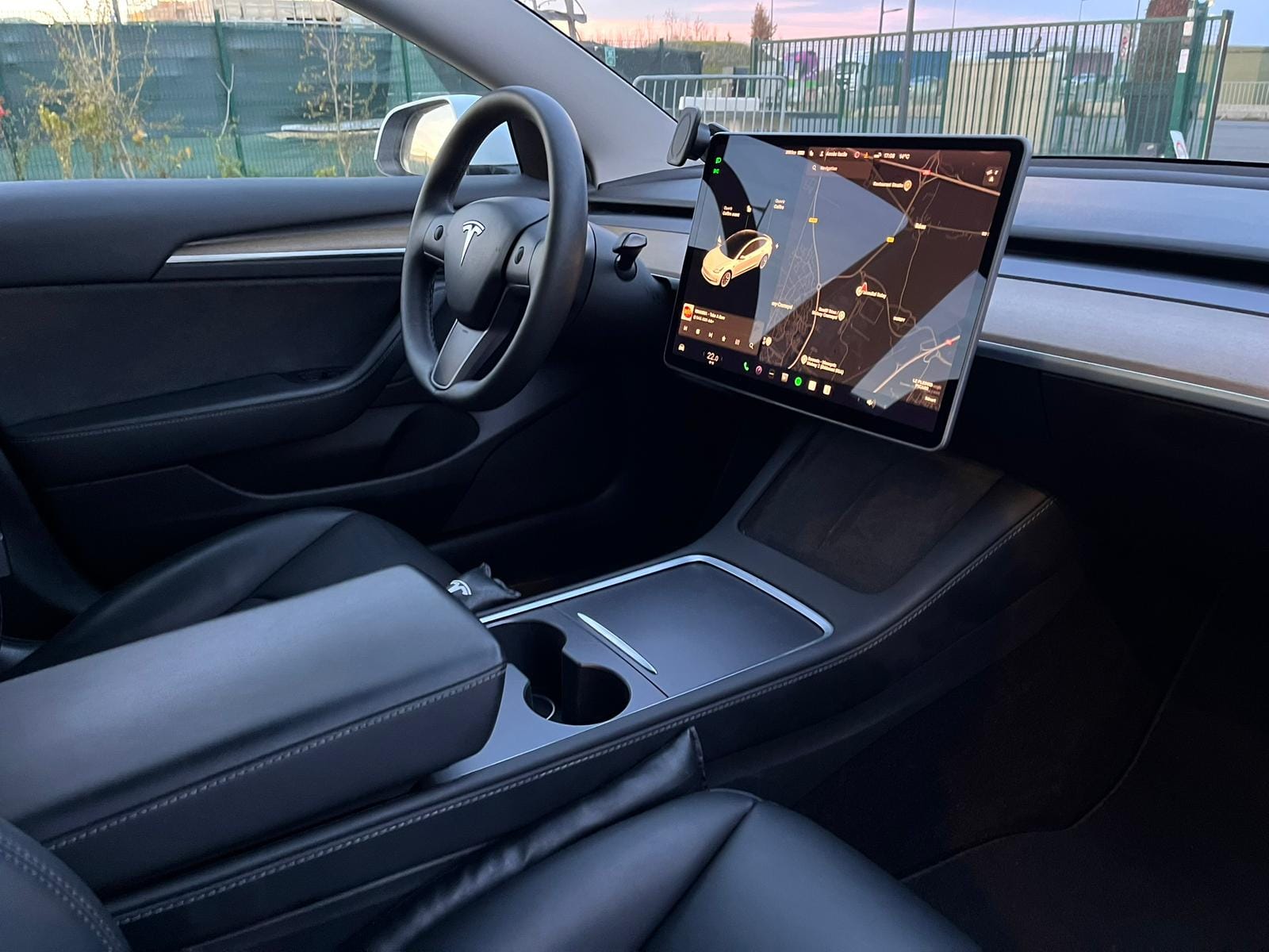 Tesla Model 3 Standard Range Plus – 100% électrique – Autopilot avec Siège bébé